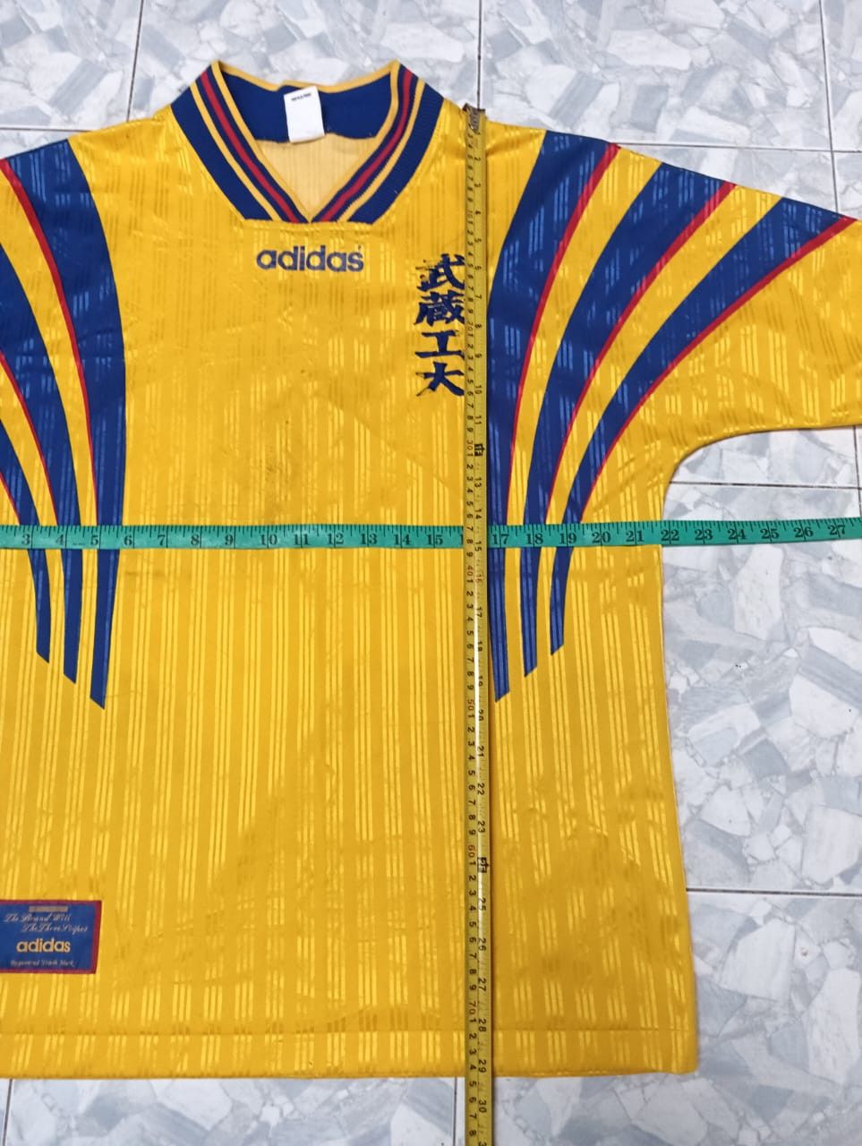 Adidas × Vintage Vintage Adidas Sweden 96/98 template jersey Size US L / EU 52-54 / 3 - 9 Thumbnail