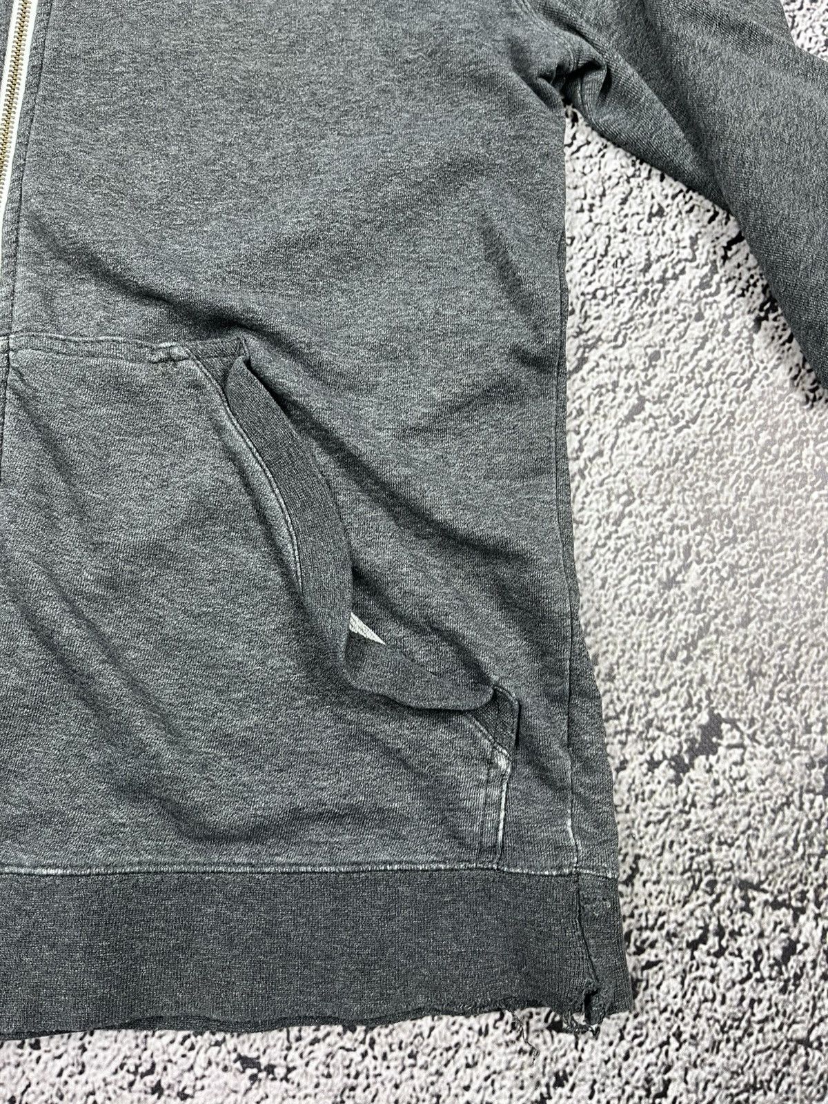 Vintage Vintage Y2K Oakley trashed zip hoodie outdoor style size S Size US S / EU 44-46 / 1 - 6 Thumbnail