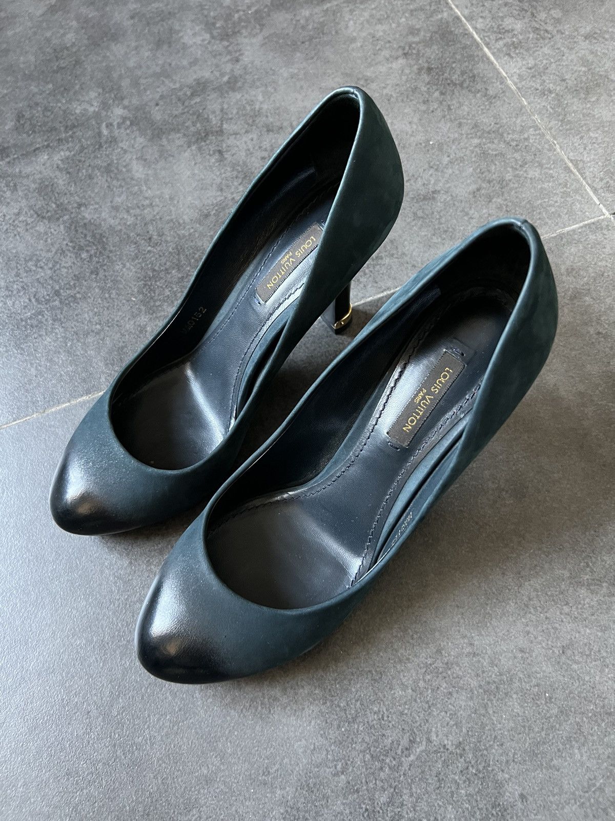 Louis Vuitton Rare Louis Vuitton gradient suede leather logo heels Size US 7.5 / IT 37.5 - 11 Thumbnail