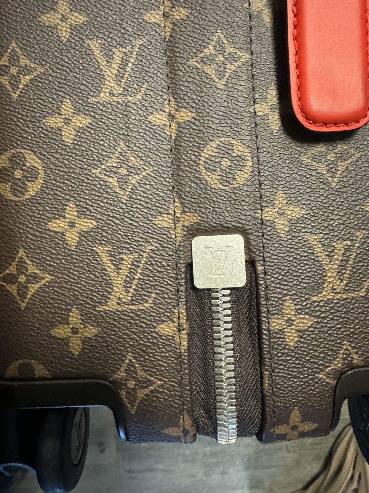 Louis Vuitton Louis Vuitton Horizon 55 Red Size ONE SIZE - 17 Thumbnail