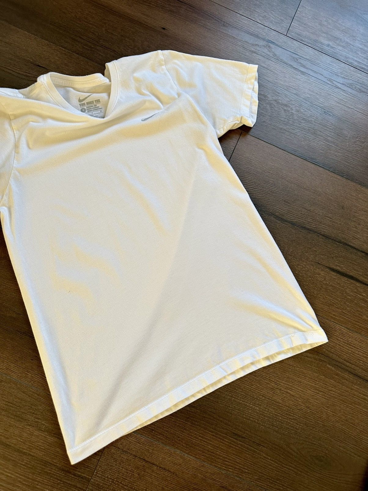 Nike Vintage Nike T-shirt White Swoosh Logo Size US S / EU 44-46 / 1 - 8 Thumbnail