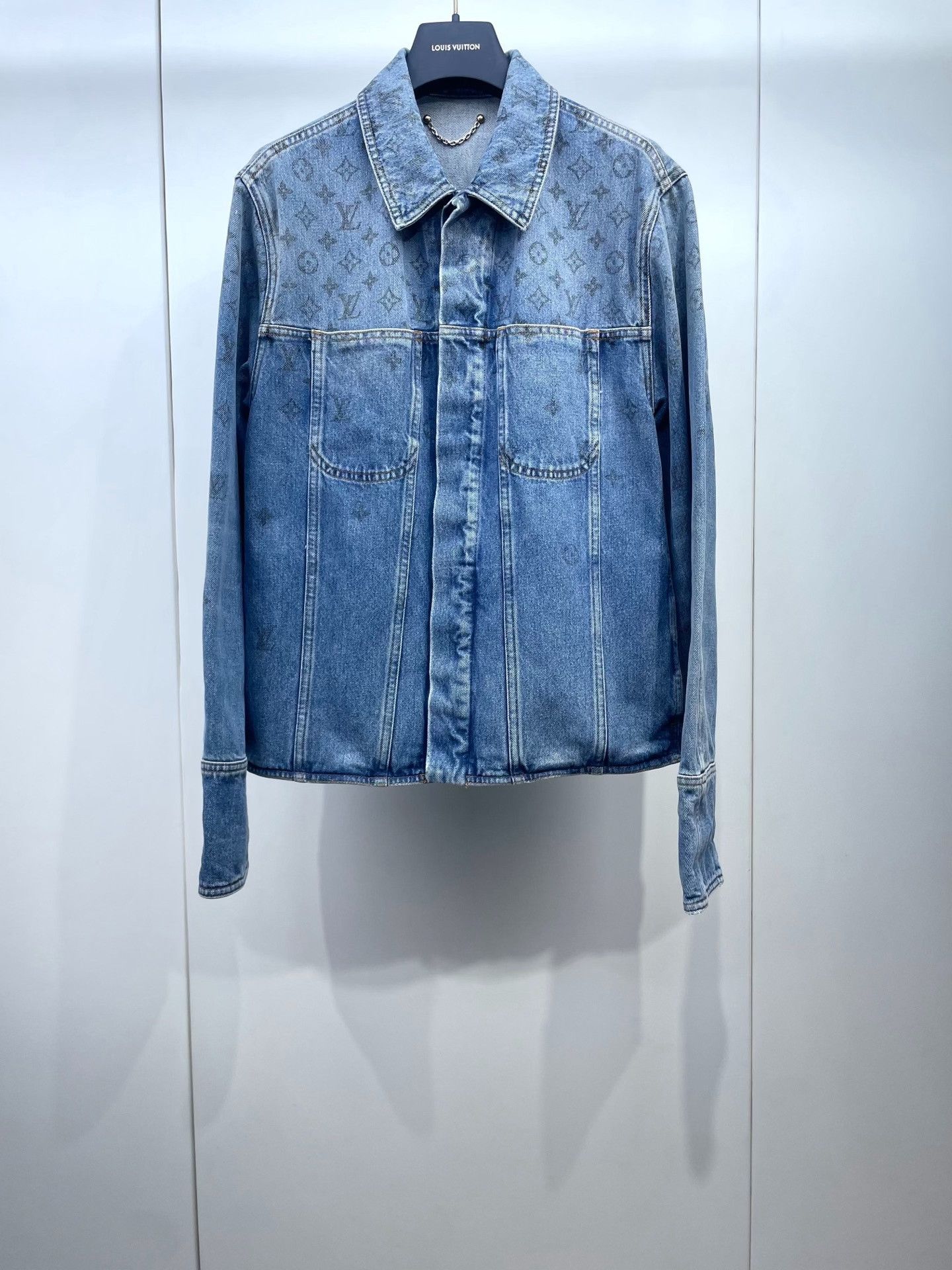 Louis Vuitton LV Gradient Print Denim Jacket Size US M / EU 48-50 / 2 - 1 Thumbnail