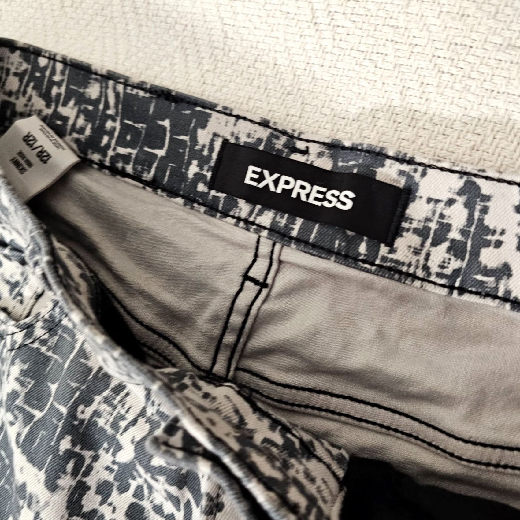 Express Express Women's Skinny Jeans High Rise Dark Cotton Blend Stretch Jeggings 12 Regular Inseam 26.5 in Denim Slim Button Closure Jeans Mens Womens Girls Size 24" / US 00 / IT 34 - 3 Thumbnail