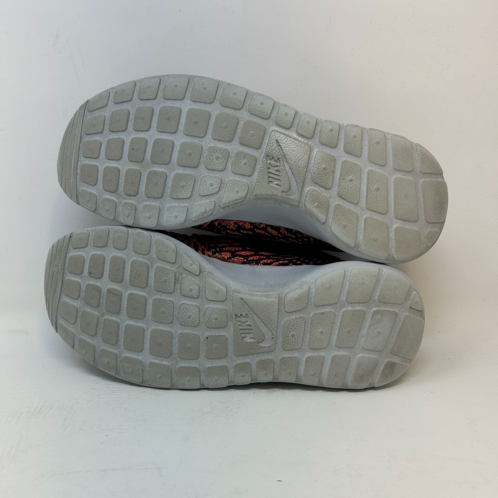 Nike Nike Womens Roshe One Flyknit 'Floridian Mix' Size 5.5 Size US 5.5 / IT 35.5 - 10 Thumbnail