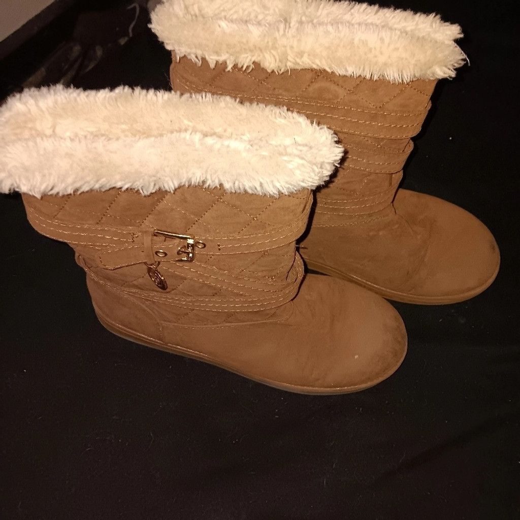 Guess G by Guess, snow boots, Size 9.5, euc Size US 9.5 / IT 39.5 - 4 Thumbnail