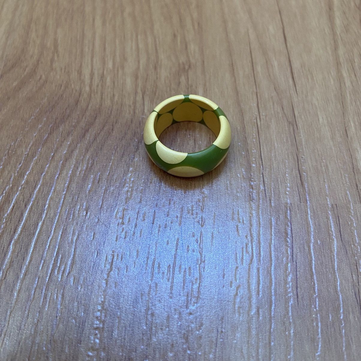 Vintage Bakelite Green w Creamy Corn Polka Dot Art Deco Vintage Ring Size ONE SIZE - 5 Thumbnail