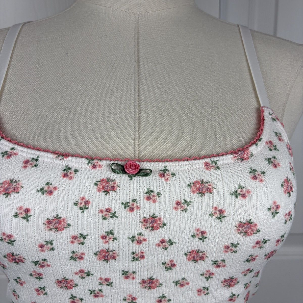 Other Colsie white floral cami Size S / US 4 / IT 40 - 3 Thumbnail