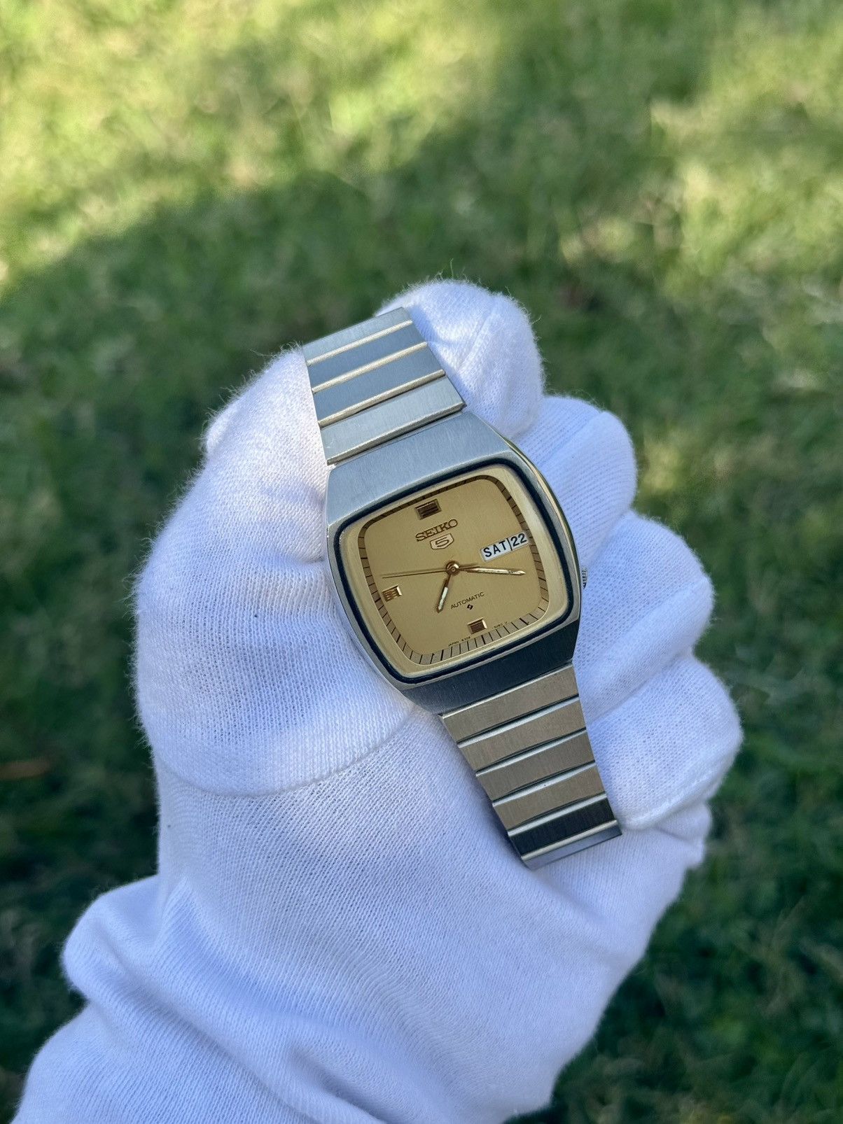 Seiko Vintage Seiko 5 Automatic japan Watch: golden Dial, TV Case Size 36 - 8 Thumbnail