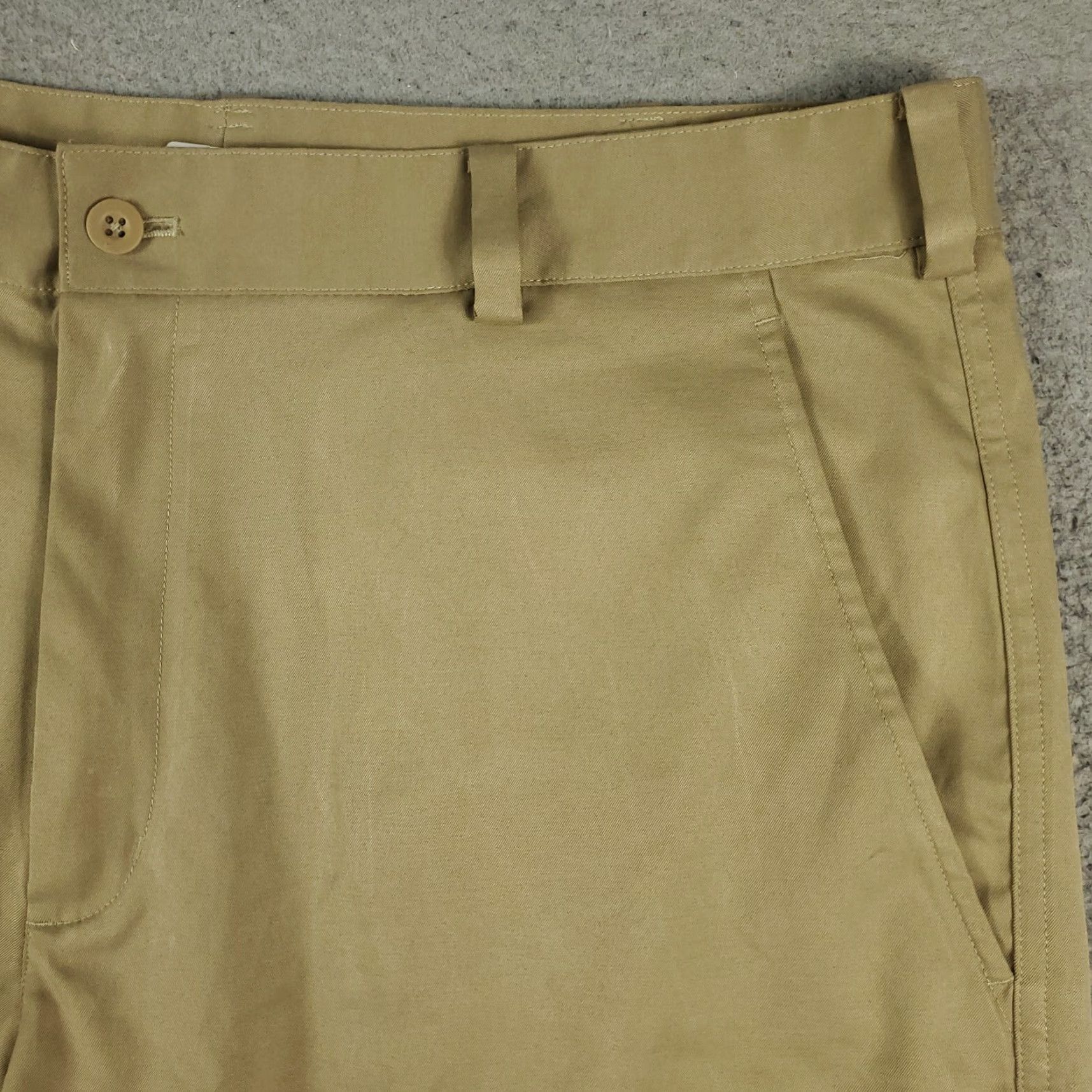 Nike Nike Shorts Mens 35 Beige Dri Fit Chino Flat Front Casual Sports Logo 90s? (No N/A) Size US 35 - 3 Thumbnail