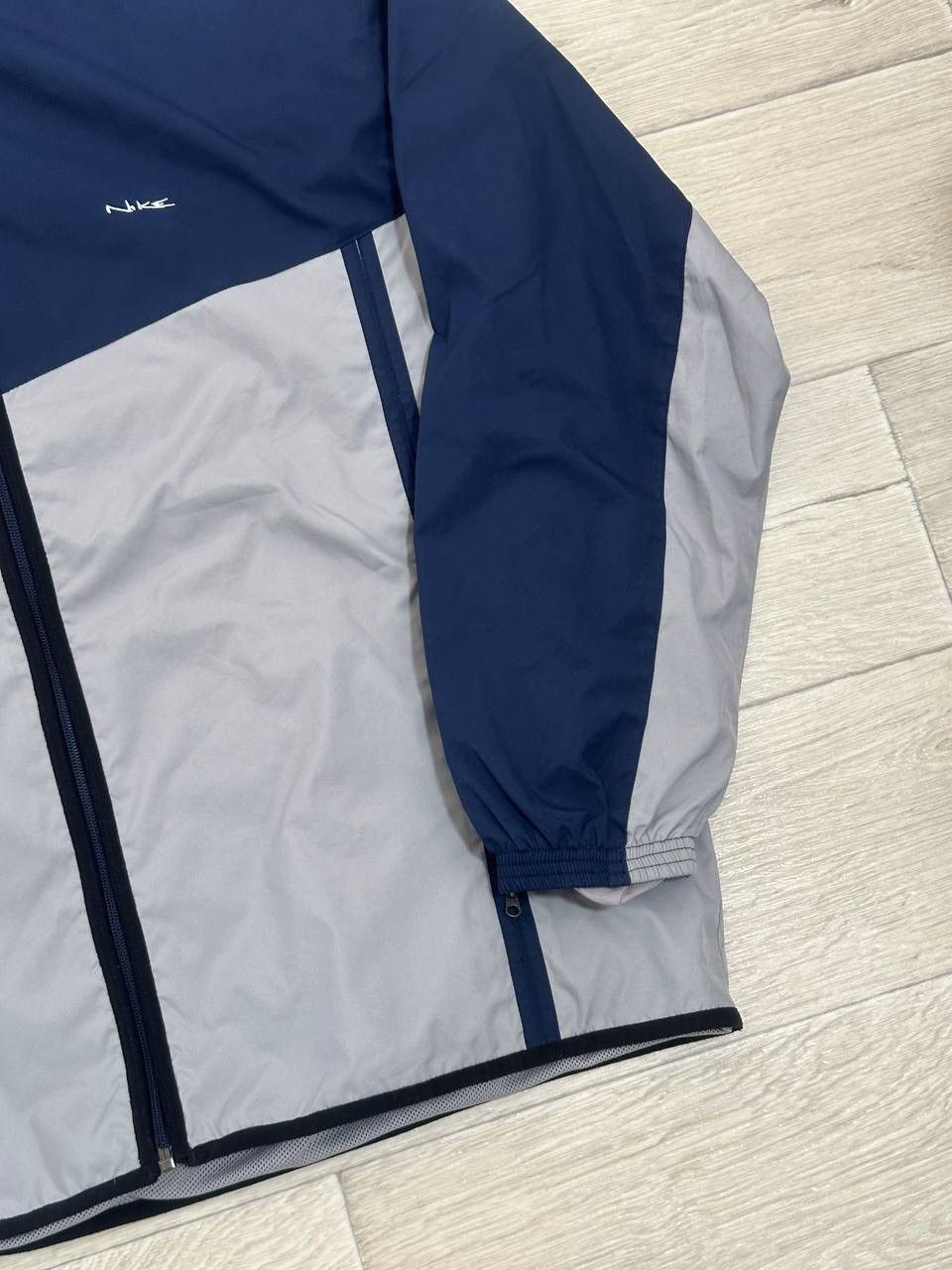 Nike Vintage Nike Silver Tag Windbreaker Jacket Navy Gray L XL Size US L / EU 52-54 / 3 - 2 Thumbnail