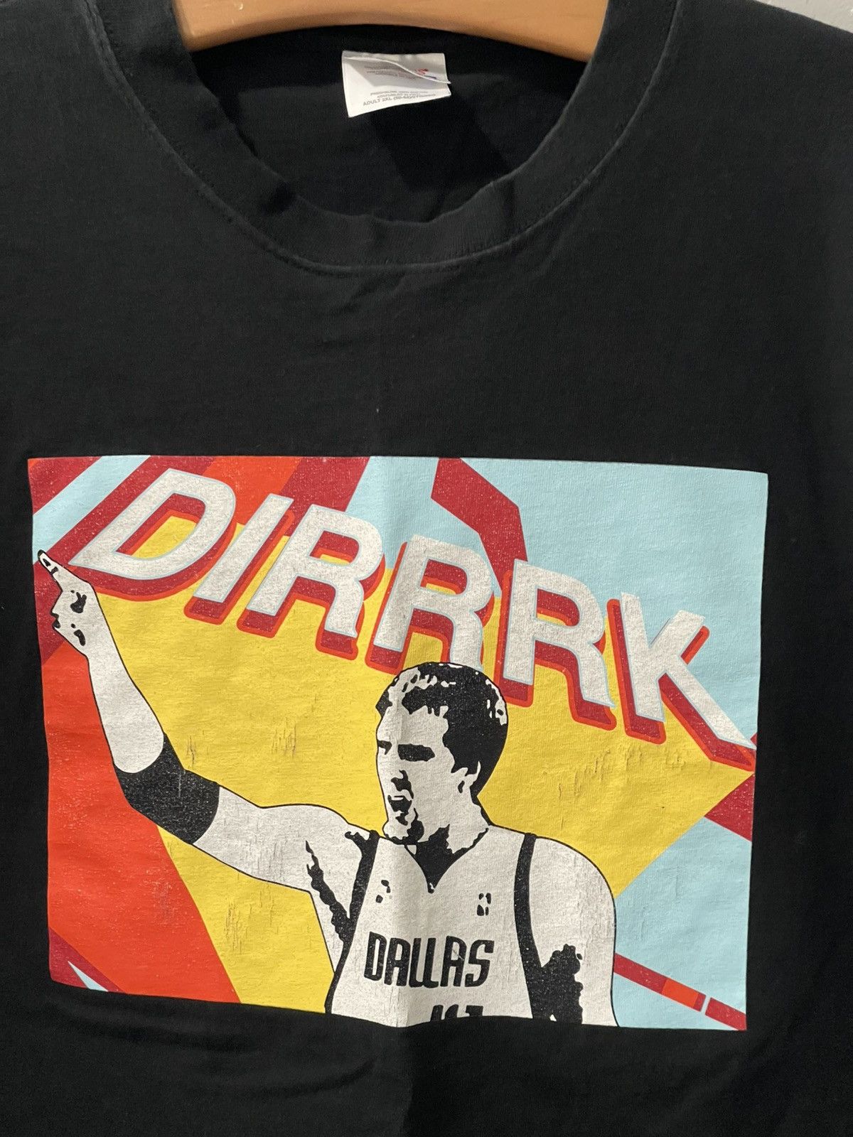 Hanes × NBA × Vintage Vintage Dirk Nowitzki Mavericks Box Logo Shirt Size XL Size US XL / EU 56 / 4 - 2 Thumbnail