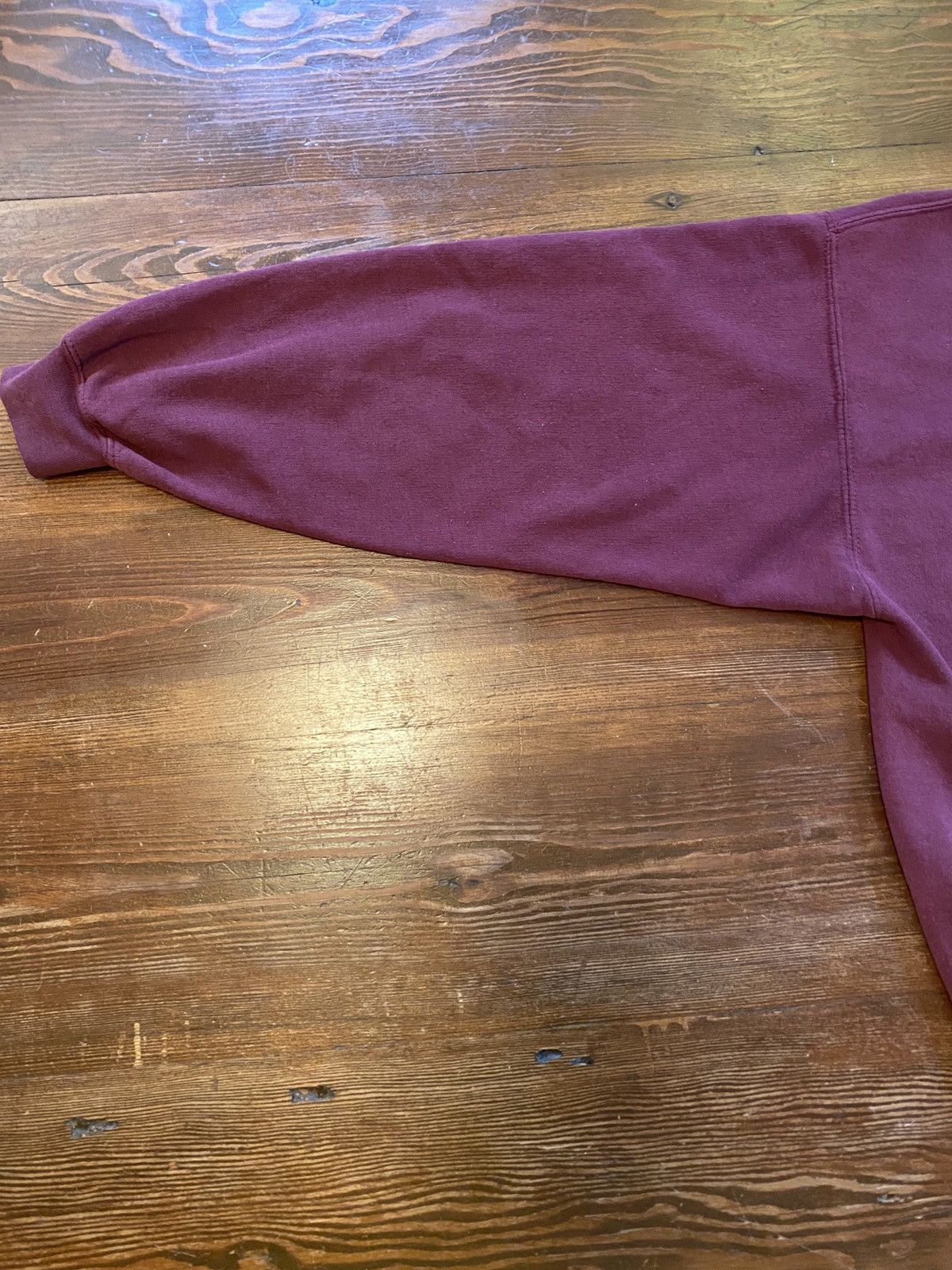 Gildan × Vintage Vintage 90’s Howling Wolf Maroon Crewneck Sweatshirt Size US XL / EU 56 / 4 - 19 Thumbnail