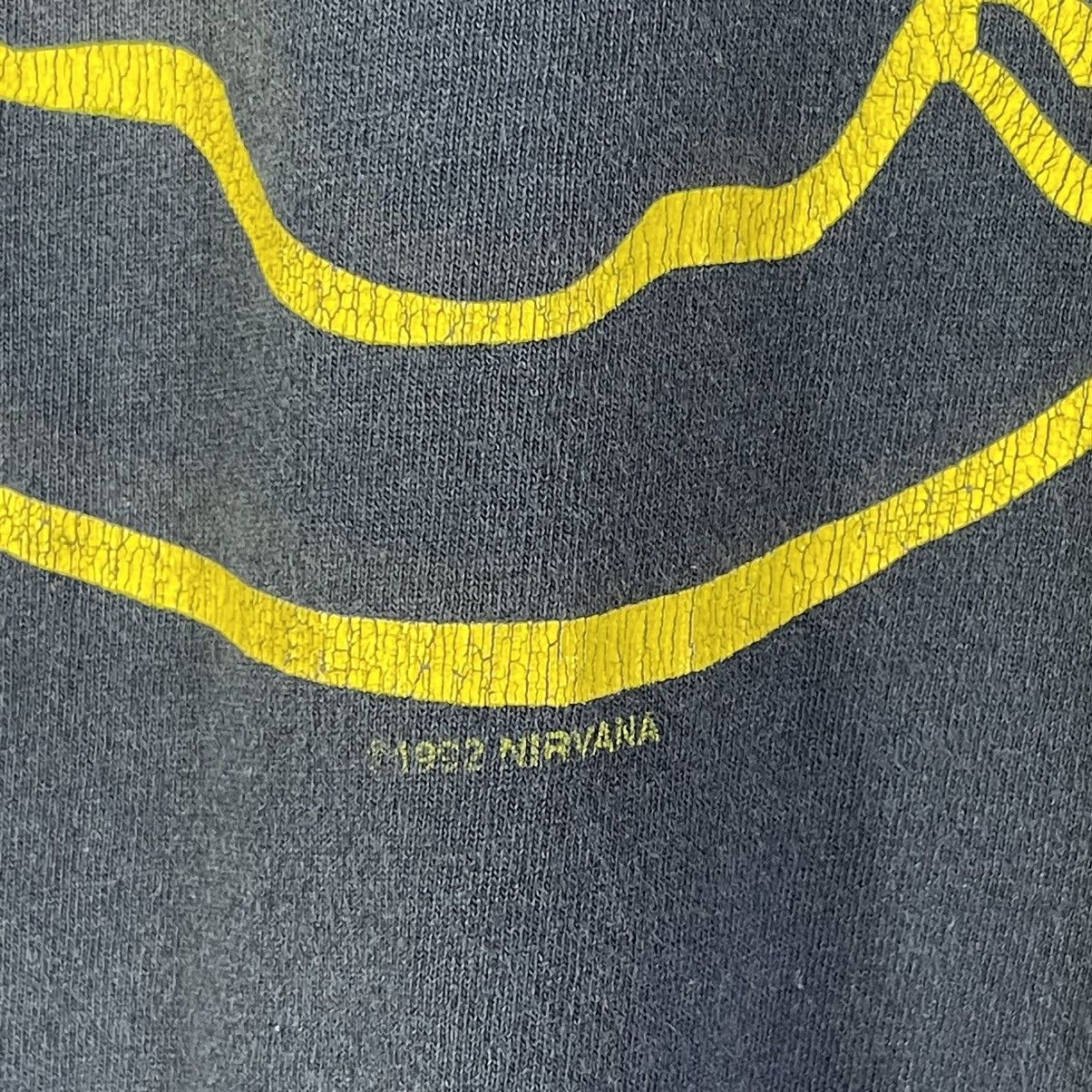 Band Tees Vintage 1992 Nirvana Smiley Fades Tshirt Size US M / EU 48-50 / 2 - 5 Thumbnail