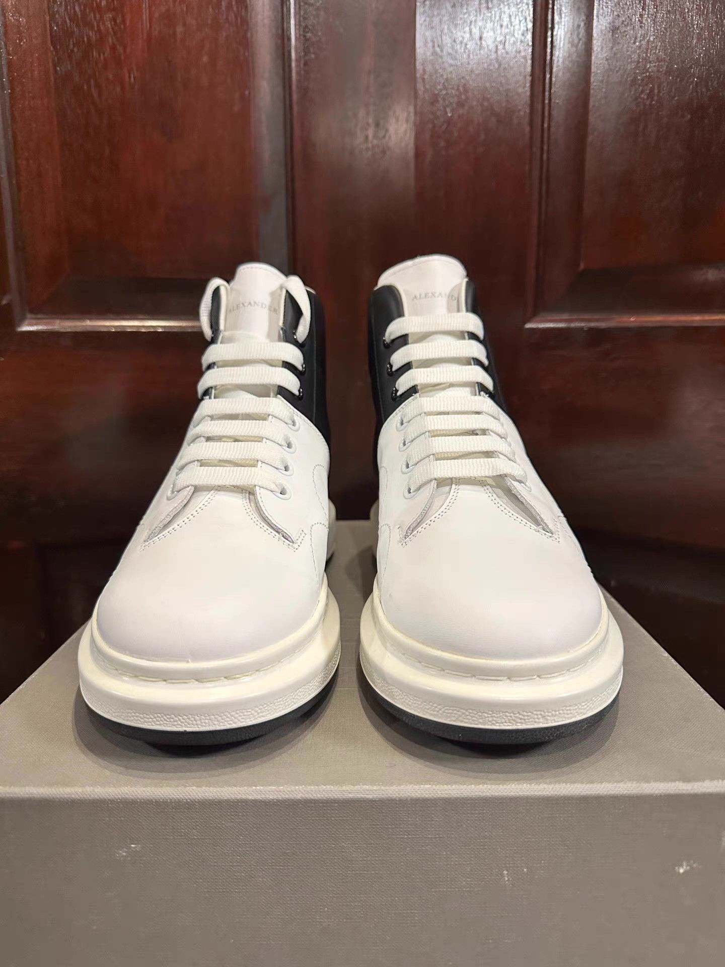Alexander McQueen Alexander McQueen White Sneakers with Black Heel Tab Ｑ25 Size US 7 / EU 40 - 1 Thumbnail