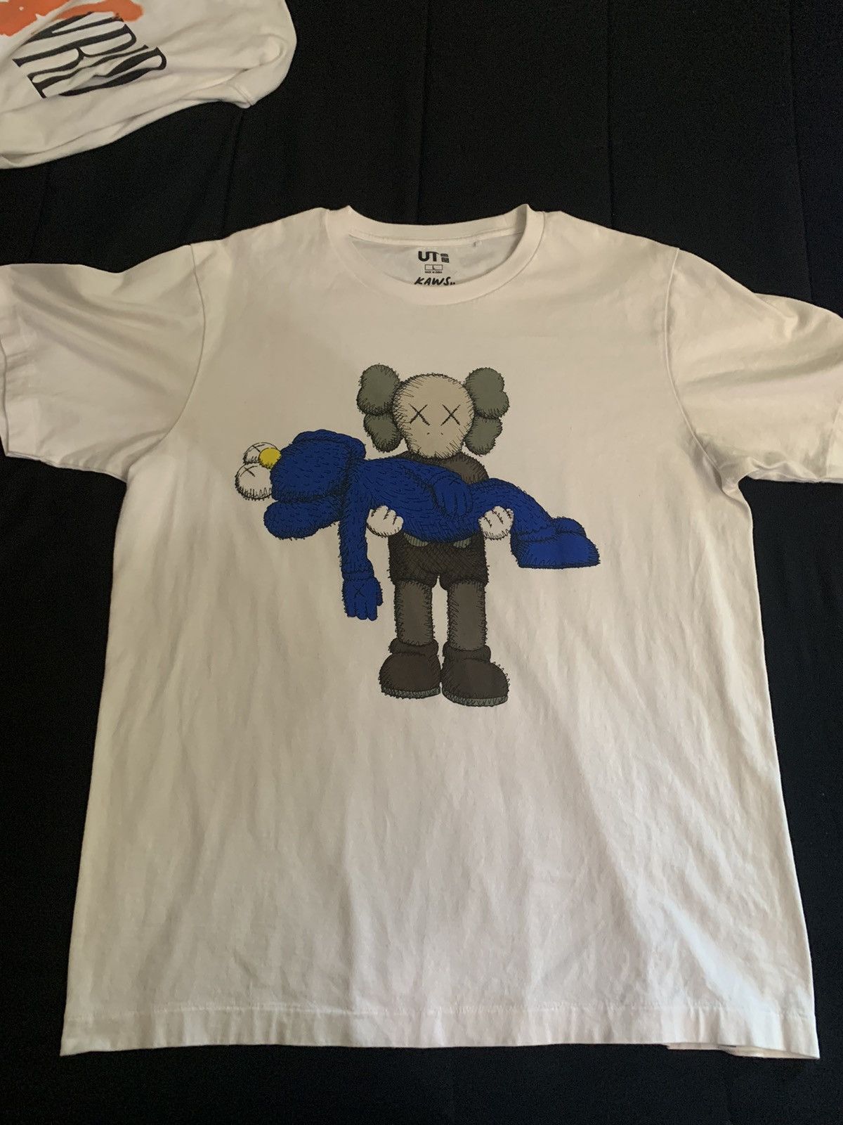 Kaws × Uniqlo Jaws T-Shirt Size Large Size US L / EU 52-54 / 3 - 1 Thumbnail