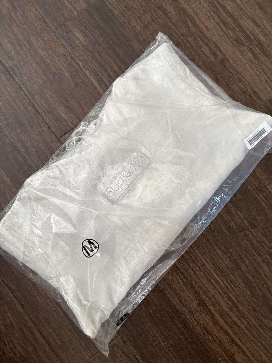image of mm6 Maison Margiela Foil Box Logo Sweatshirt Size M in White, Men's