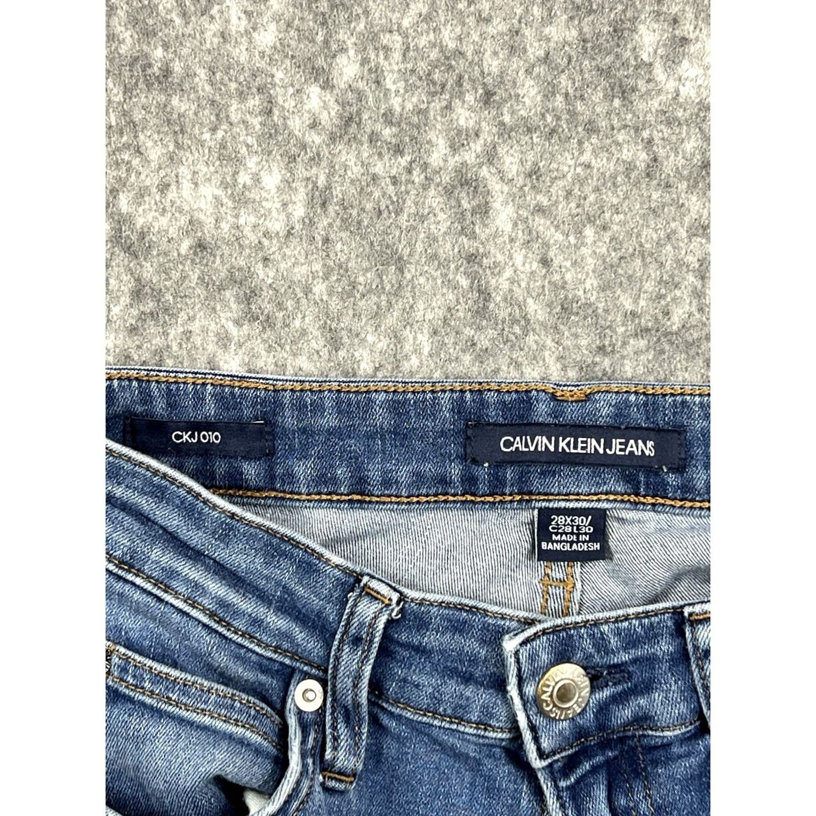 Calvin Klein VINTAGE Calvin Klein Jeans Mens Slim Fit Mid-Rise Blue 28x30 Distressed Logo 5-Pocket Jeans Slim Fit Mens Slim Fit Mid-Rise Blue 28x30 Jeans Size 28" / US 6 / IT 42 - 7 Thumbnail