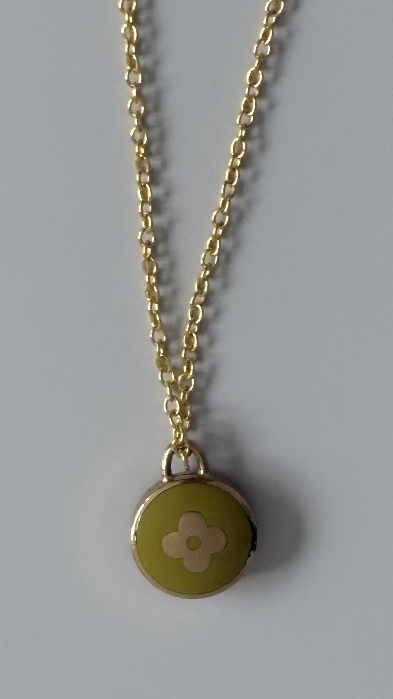 Louis Vuitton Louis Vuitton Yellow Flower Logo Pendant Necklace Size ONE SIZE - 1 Thumbnail