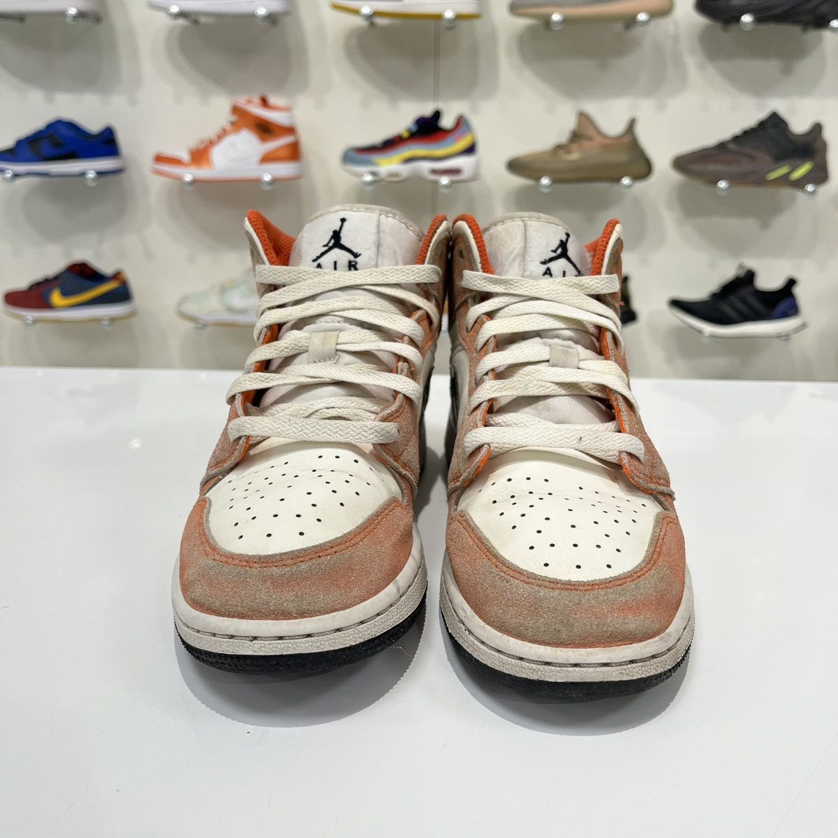 Nike Air Jordan 1 Mid SE Orange Suede (GS) Size US 5 / EU 37 - 9 Thumbnail