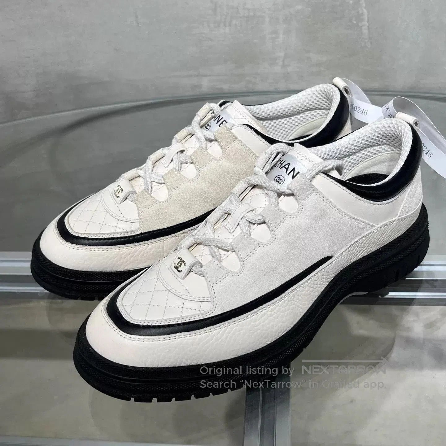 Chanel White Quilted Low-Top Sneakers. Size US 8.5 / EU 41-42 - 2 Thumbnail