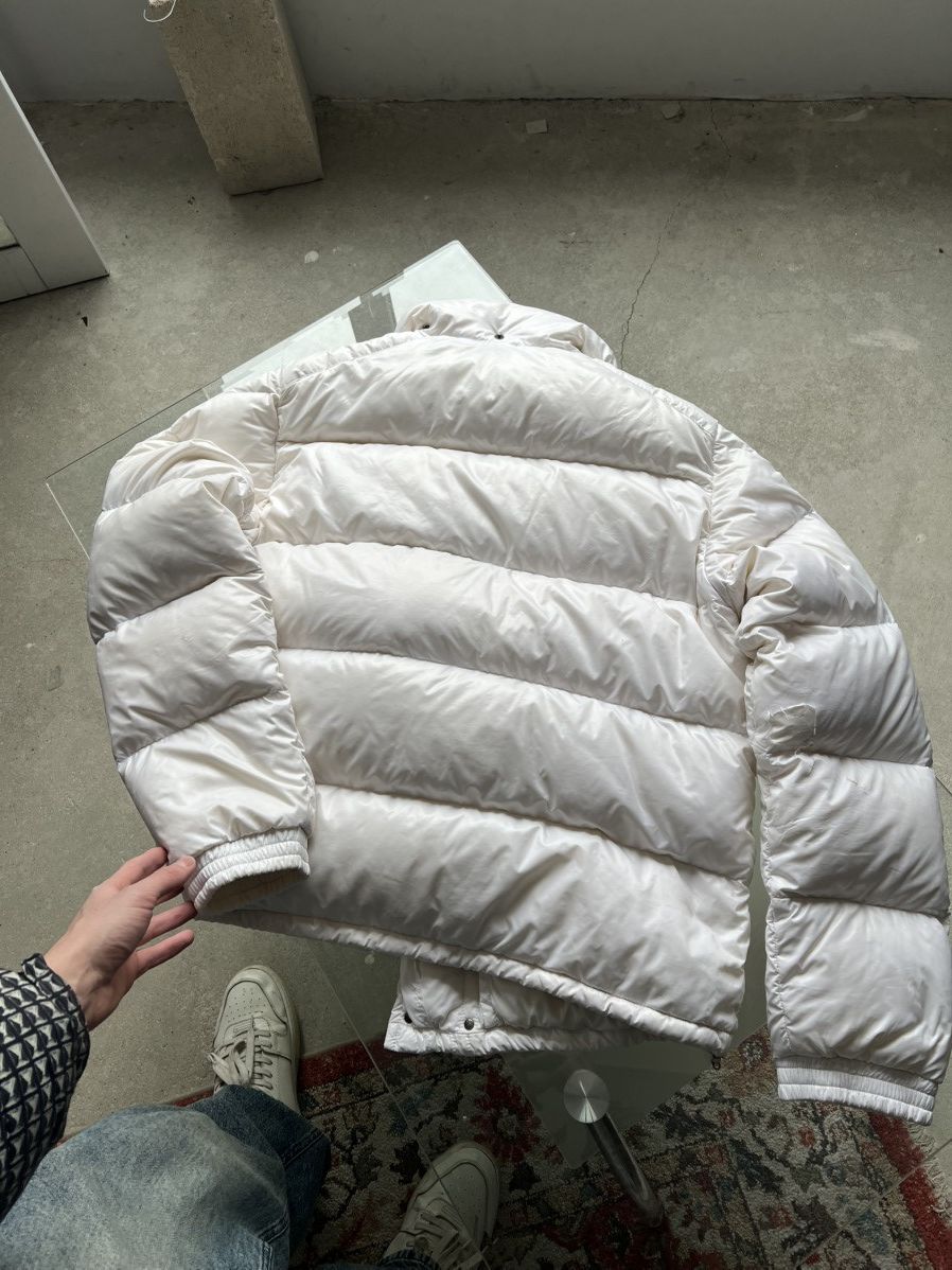 Moncler Vintage Moncler down jacket big patch logo white Size US XL / EU 56 / 4 - 18 Thumbnail
