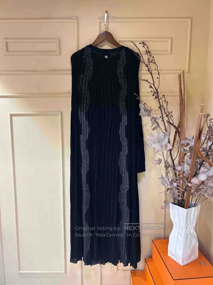 Chanel Chanel Black and silver glitter pleated long-sleeved dress Size XS / US 0-2 / IT 36-38 - 2 Thumbnail