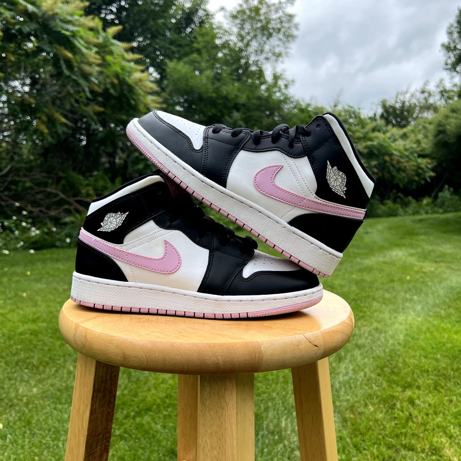 Jordan Brand × Nike Nike Air Jordan 1 Mid GS White Light Arctic Pink - Size 7 Size US 7 / EU 40 - 2 Thumbnail