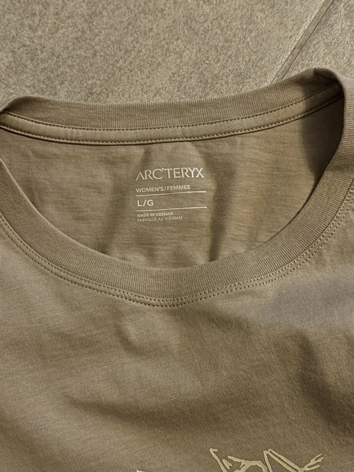 Arc'teryx Arcteryx womens shirt tee outdoor hiking logo active Size L / US 10 / IT 46 - 10 Thumbnail