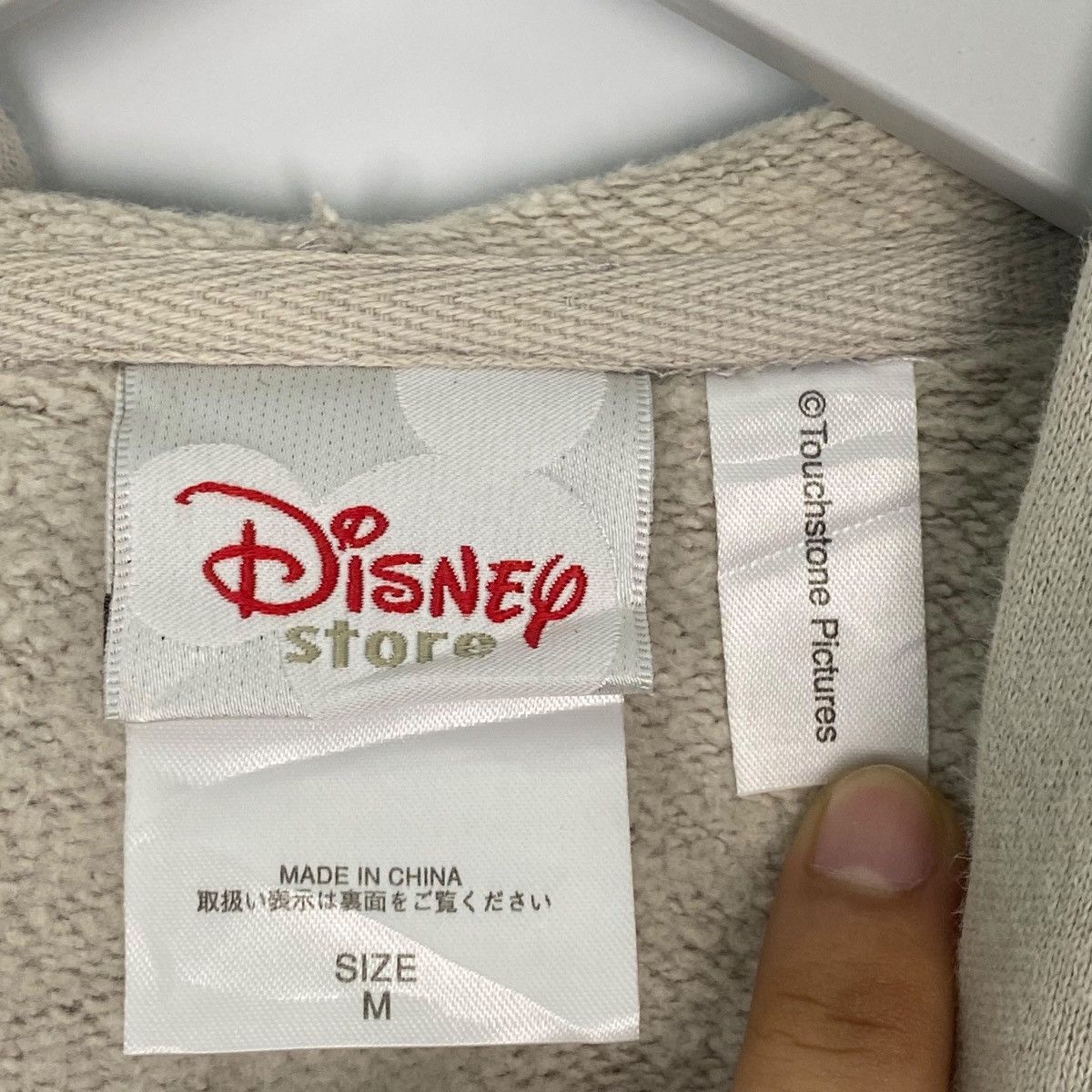 Vintage Vintage Disney Sweater Beige Pullover Jumper Size M Size US M / EU 48-50 / 2 - 7 Thumbnail