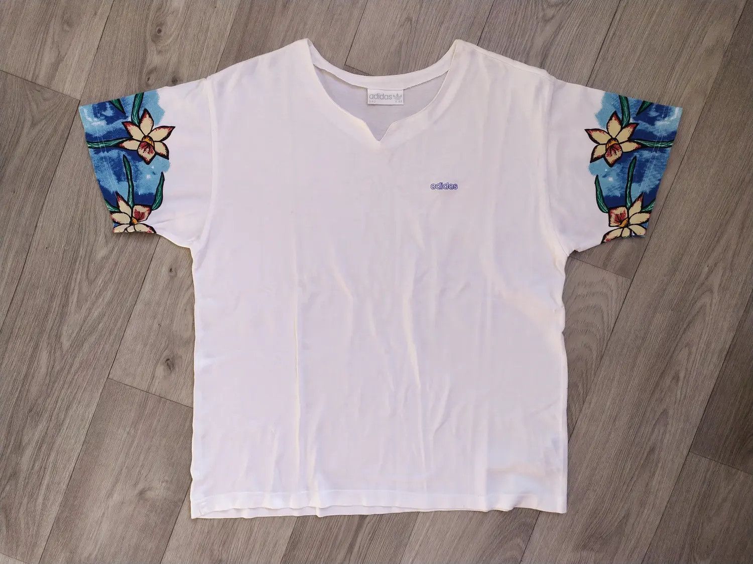 Adidas × Vintage Adidas vintage flower sleeves t-shirt Size US L / EU 52-54 / 3 - 3 Thumbnail