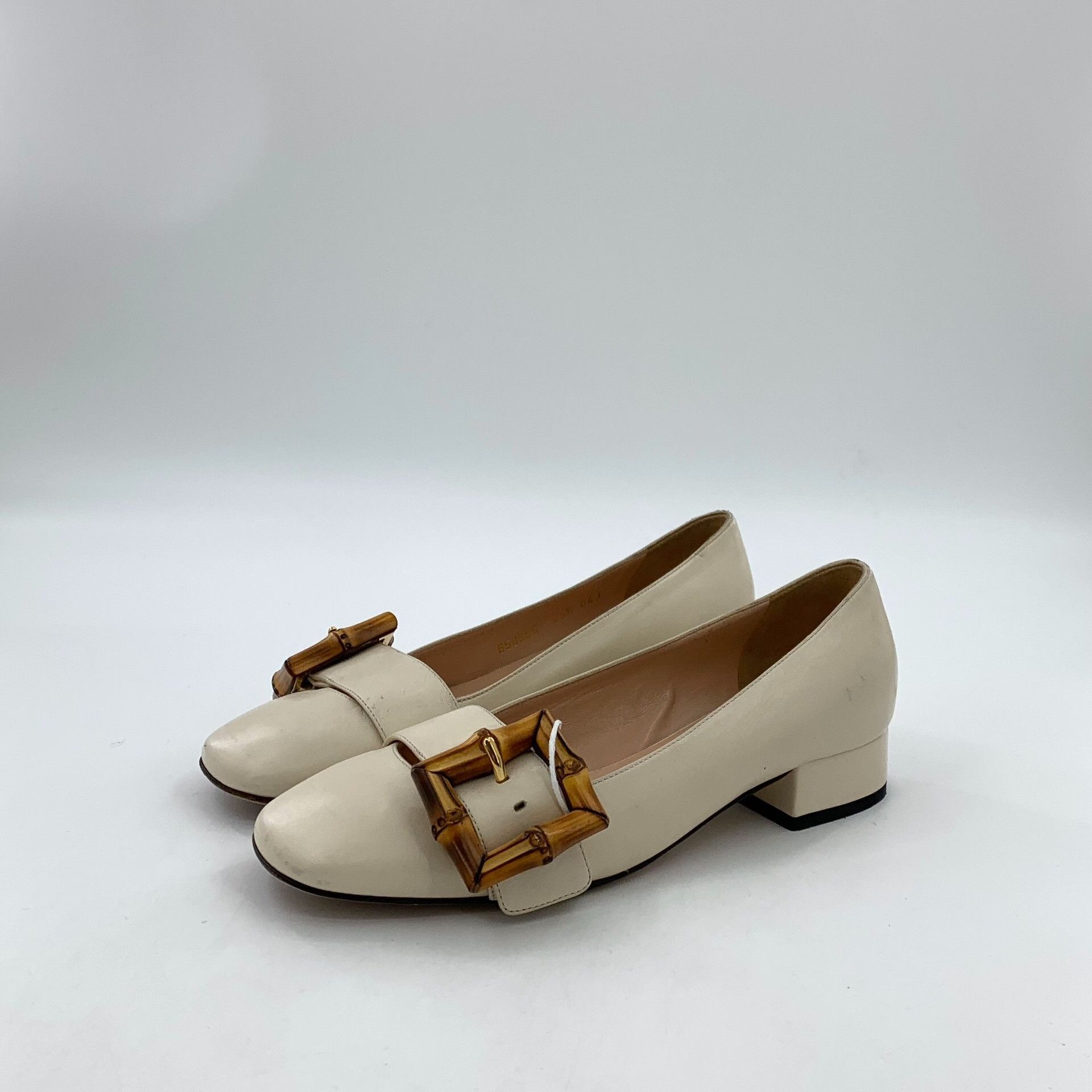Gucci Gucci White Lowtop Sneakers 35 Women Size US 5 / IT 35 - 1 Thumbnail