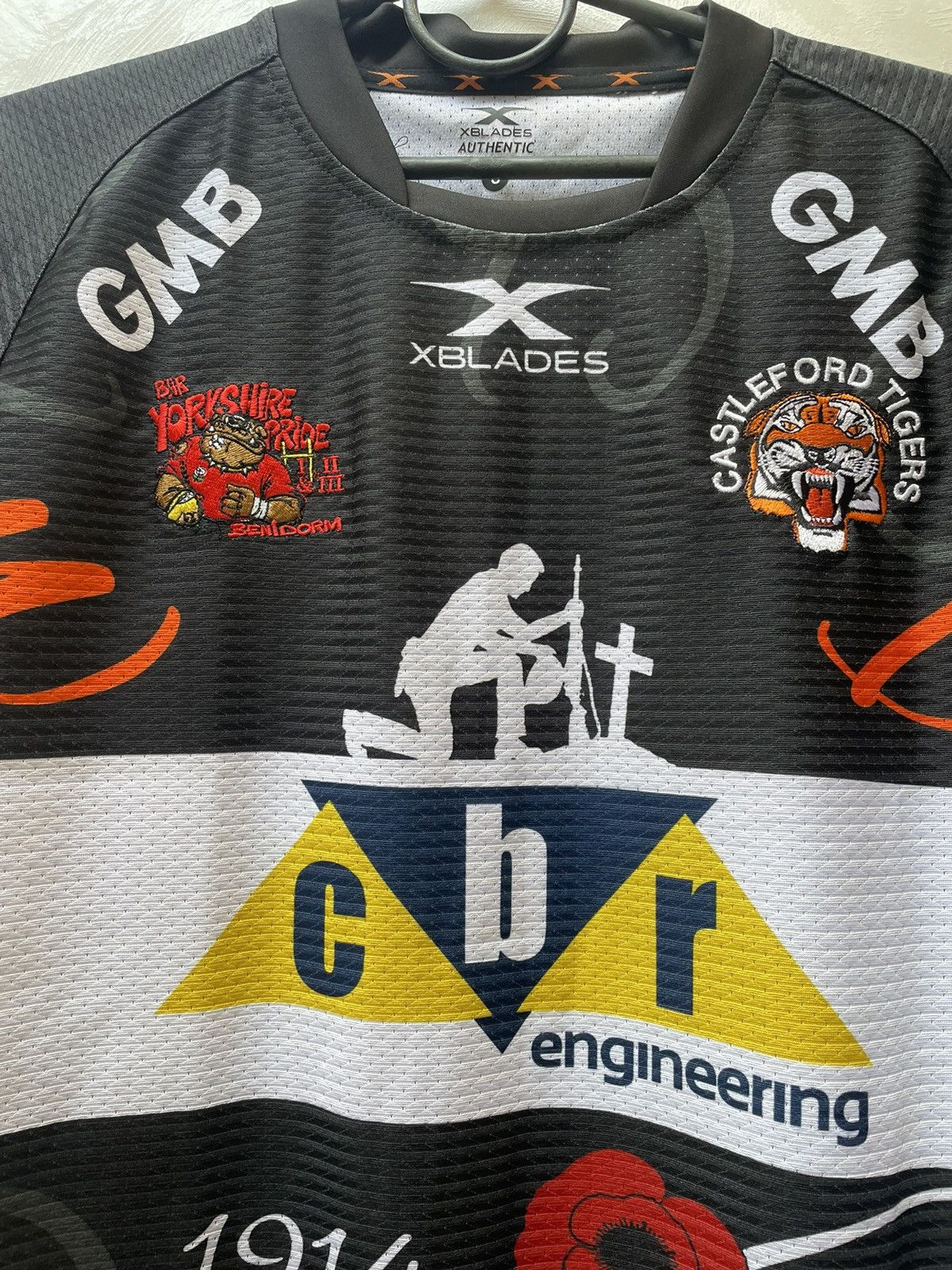 Vintage CASTLEFORD TIGERS RUGBY LEAGUE SHIRT XBLADES Size US S / EU 44-46 / 1 - 2 Thumbnail