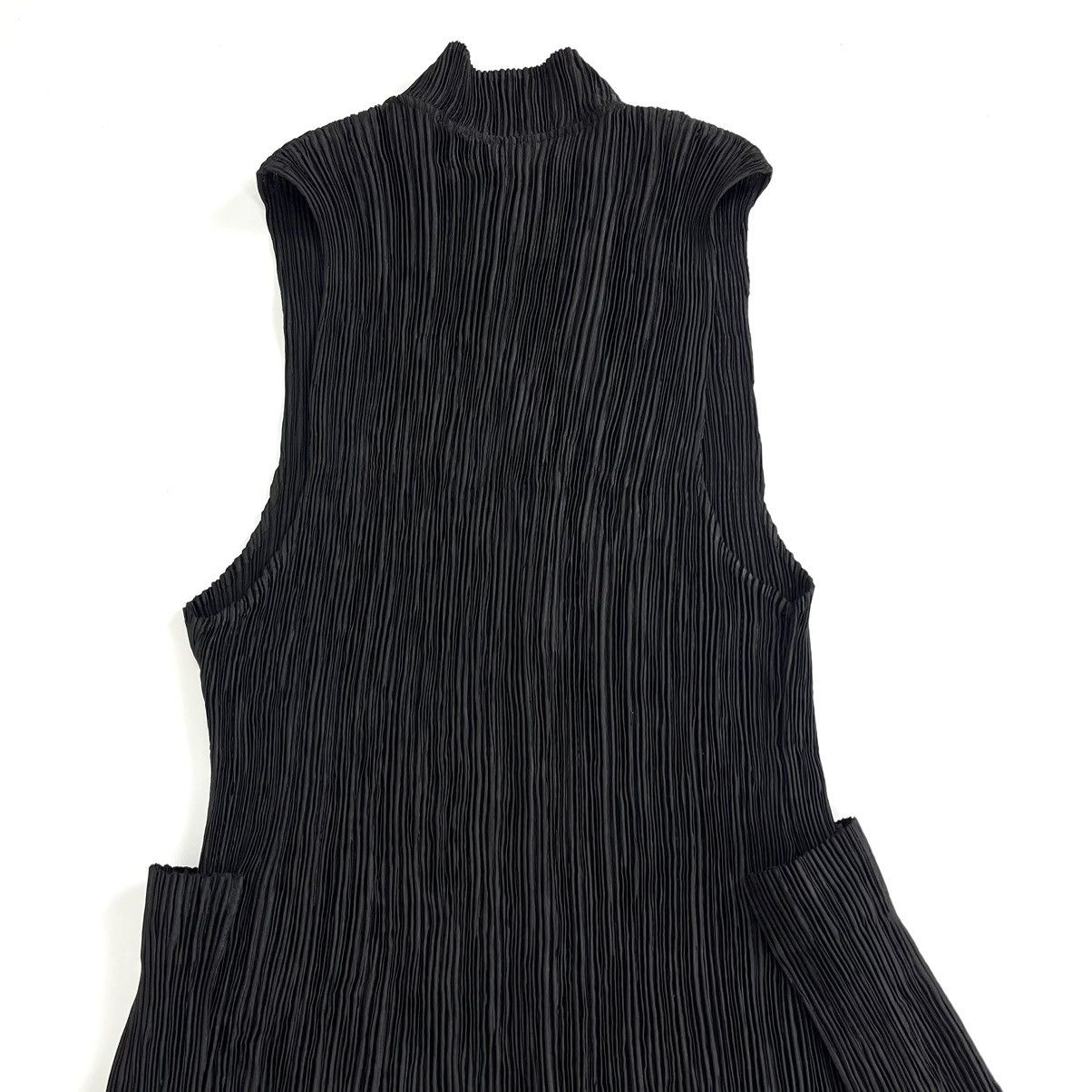 Issey Miyake × Pleats Please Issey Miyake Pleats Please Issey Miyake 3D Pocket Sleeveless Button Up Size US L / EU 52-54 / 3 - 16 Thumbnail