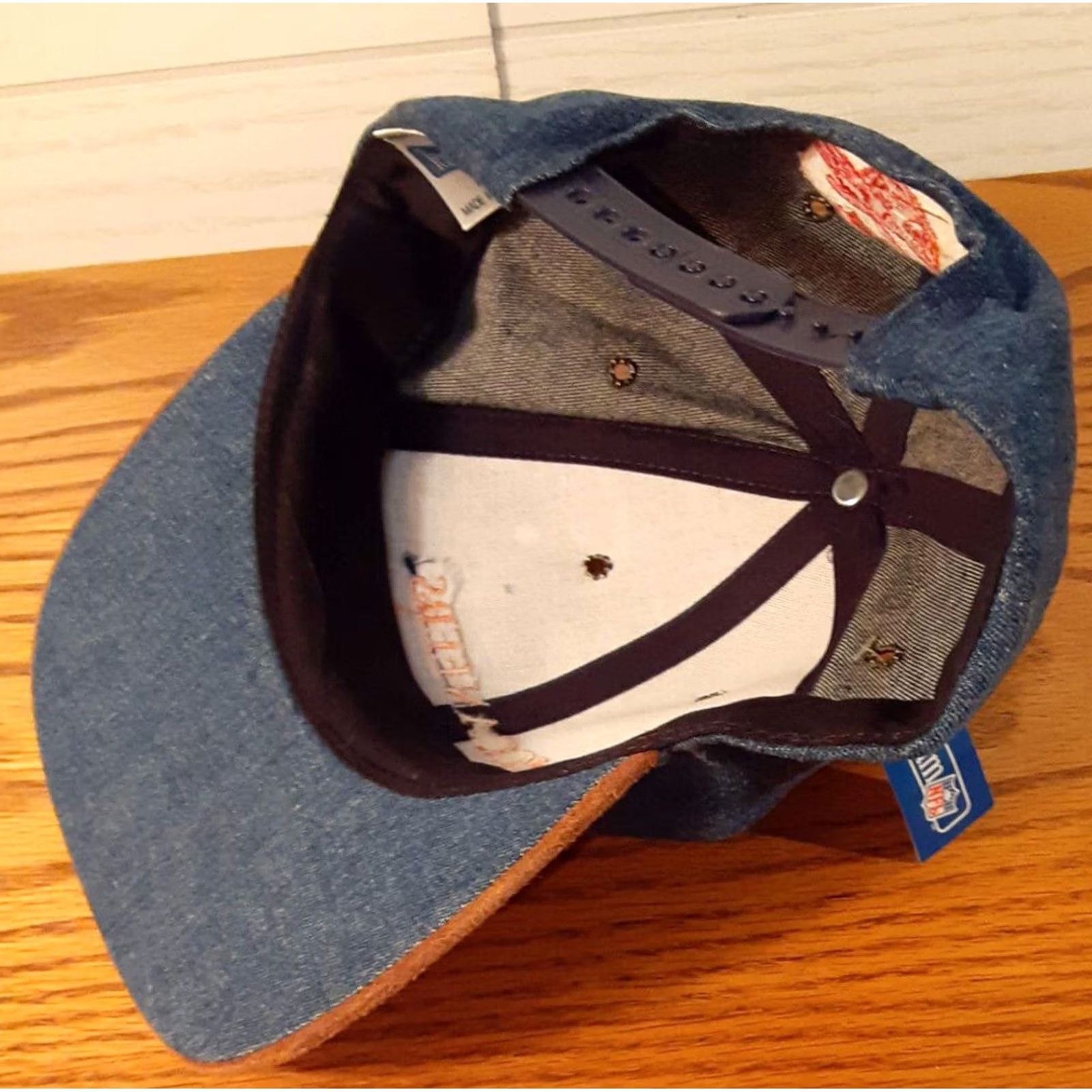 Vintage VINTAGE Tampa Bay Buccaneers Hat Baseball Cap Suede Knit Adjustable Brown&Blue NWT Men) Size US 35 - 6 Thumbnail