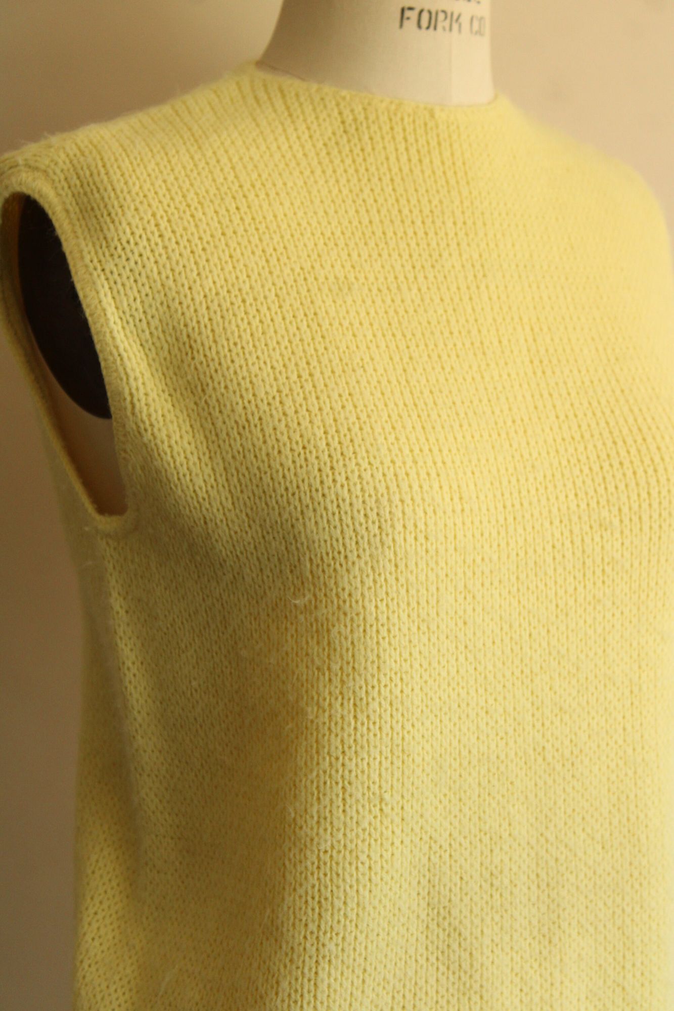 Vintage Vintage 1960s Sweater Vest, Classic Creations Yellow Knit, Z Size M / US 6-8 / IT 42-44 - 5 Thumbnail