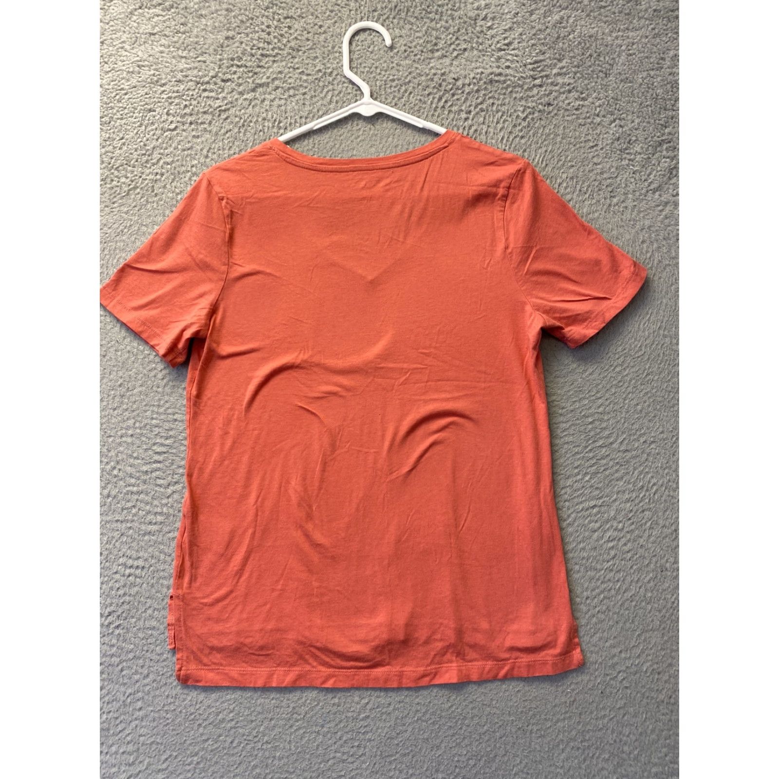 Eddie Bauer Eddie Bauer T-Shirt Womens S V-Neck Short Sleeve Pullover Coral 108-57 Regular Size Small Women Shirt Size S / US 4 / IT 40 - 8 Thumbnail
