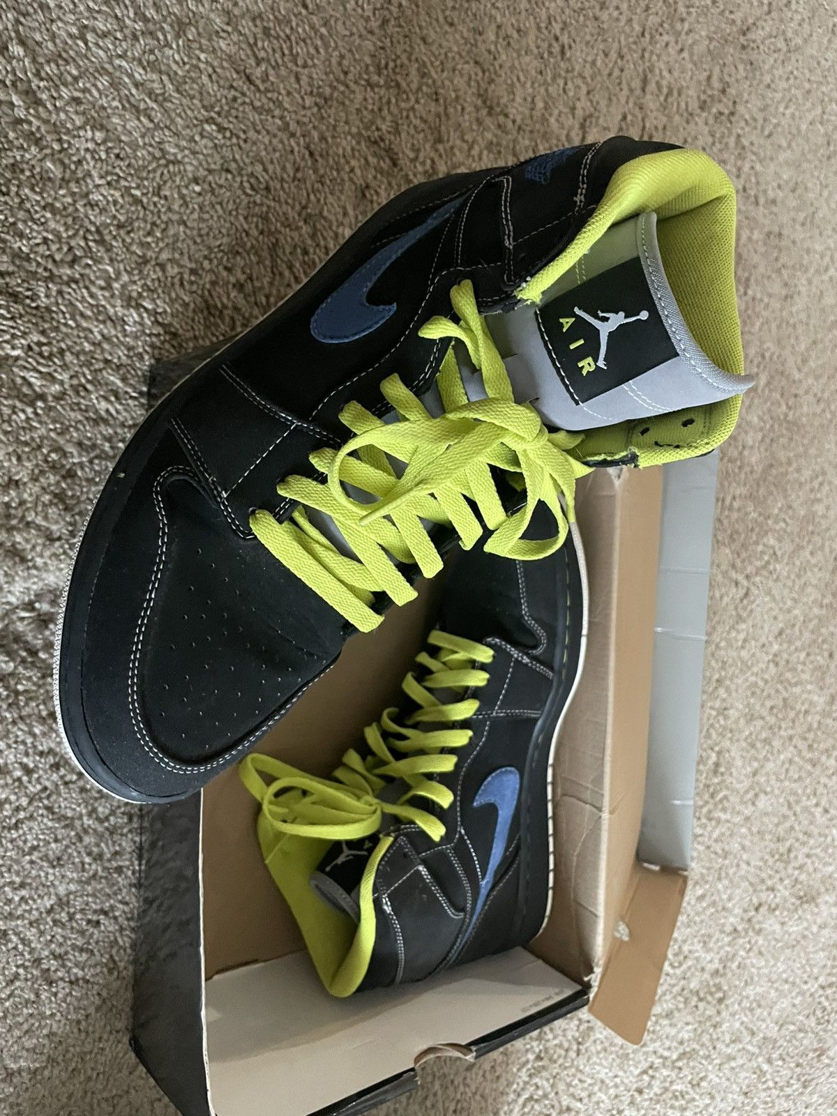 Nike Jordan 1 Retro Black Cyber Size US 10.5 / EU 43-44 - 3 Thumbnail