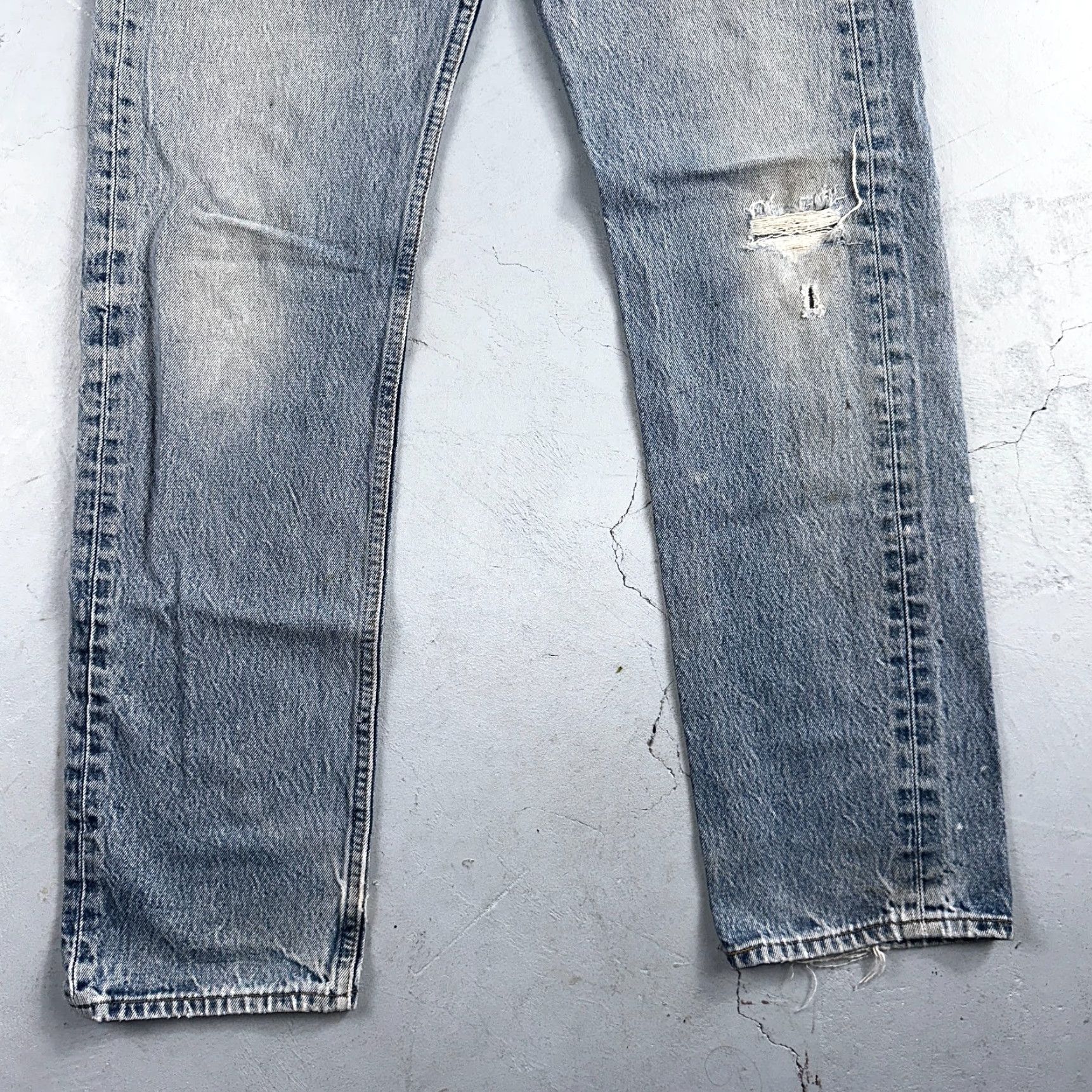 Levi's VINTAGE Levi's 501 Jeans Men 33x36 Straight Leg Light Wash 90s USA Mid Rise Denim Size US 33 - 3 Thumbnail