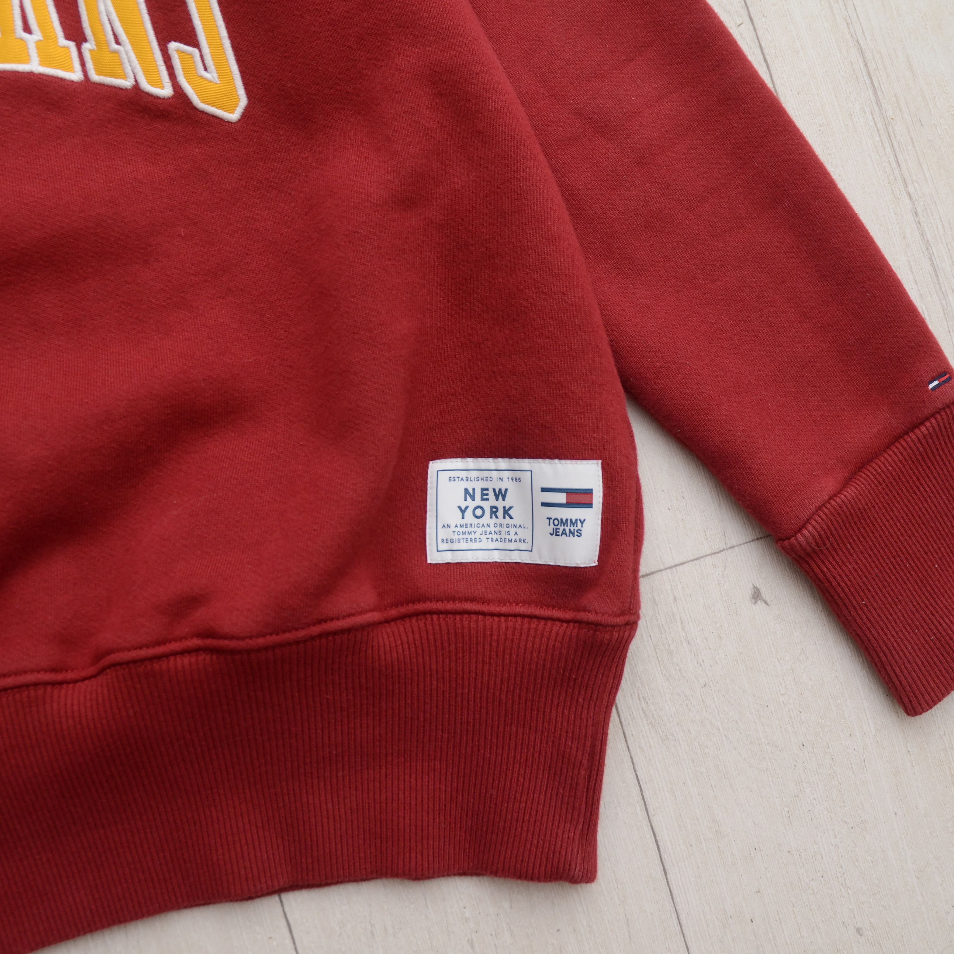 Tommy Hilfiger Tommy Hilfiger Tommy Jeans Red Box Logo Sweatshirt Unisex Size M / US 6-8 / IT 42-44 - 6 Thumbnail