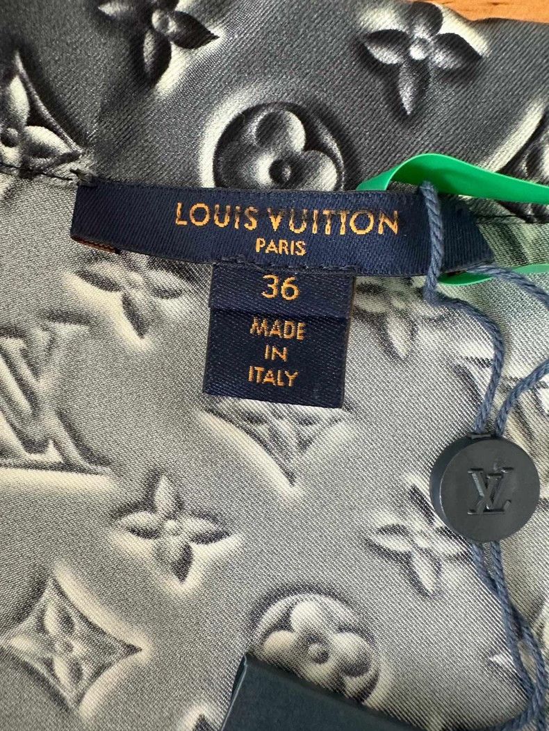 Louis Vuitton louis vuitton size 36 shirt Size US M / EU 48-50 / 2 - 3 Thumbnail