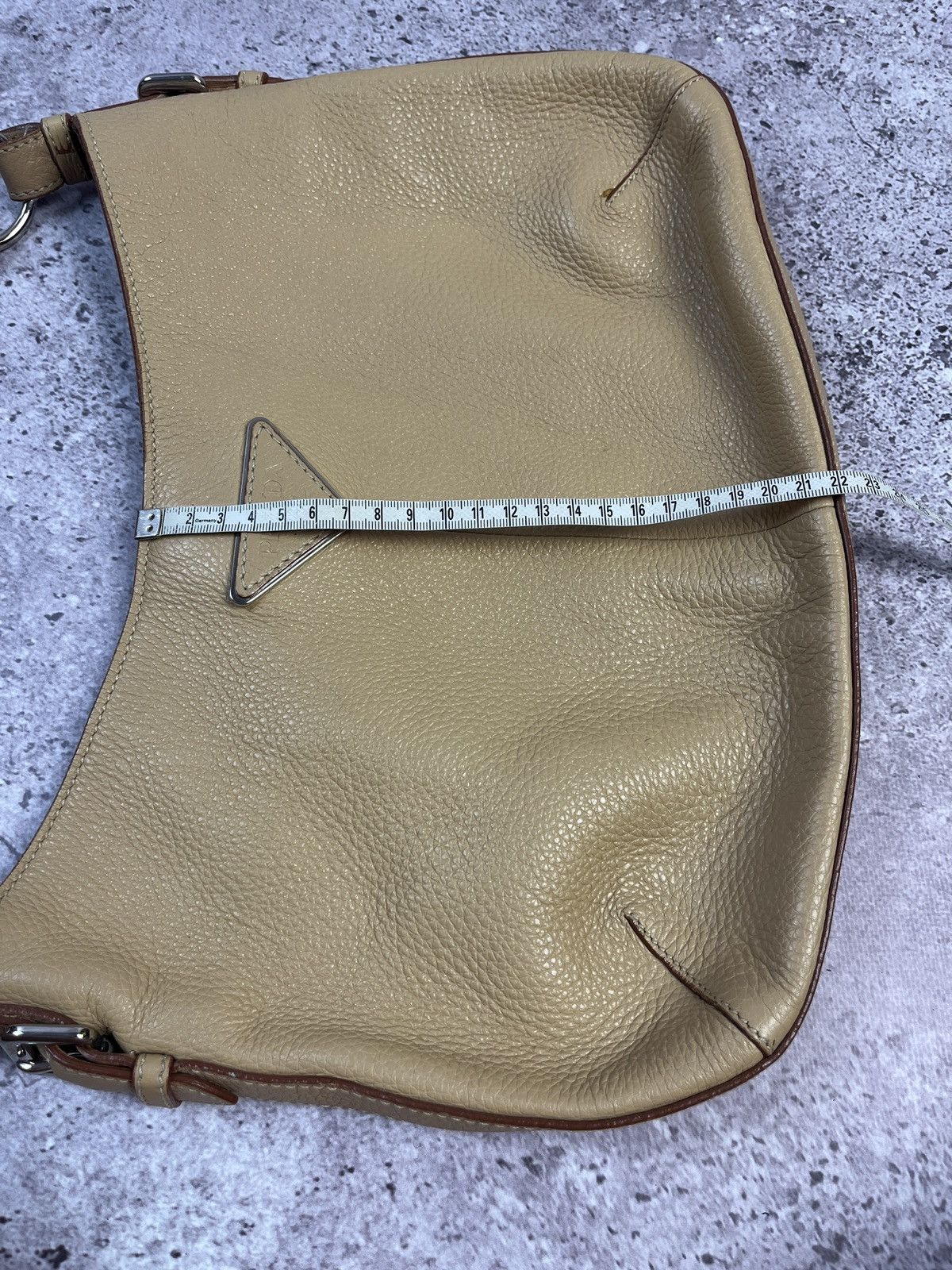 Prada 2000’s Prada Beige Vitello Daino Leather Hobo Shoulder Bag Size ONE SIZE - 16 Thumbnail