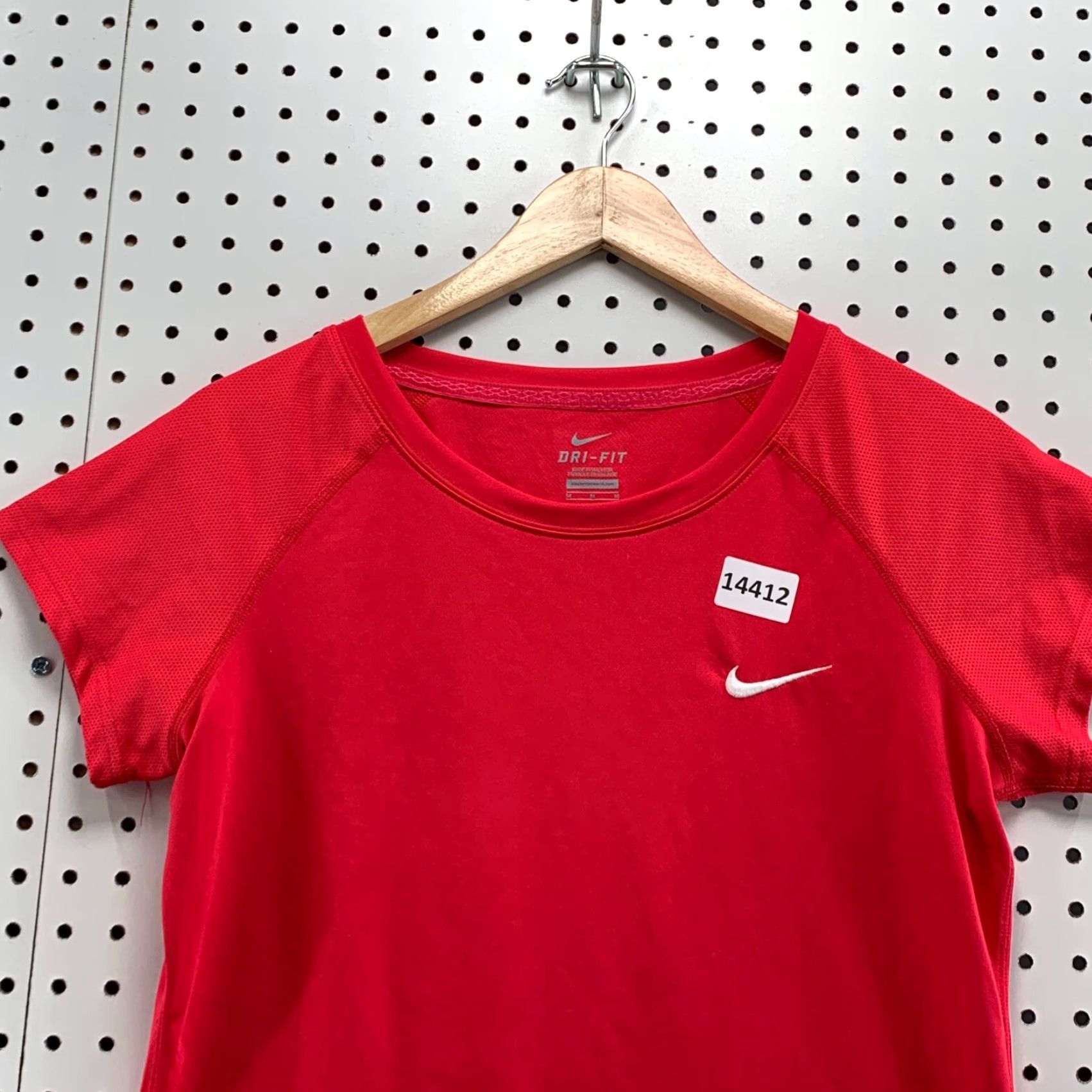 Nike Nike Dri-Fit Active Shirt Short Sleeve Womens M 16x27 Coral Red Nike Dri-Fit Athletic Tee 90s Event? Womens Fitness Shirt Size M / US 6-8 / IT 42-44 - 7 Thumbnail
