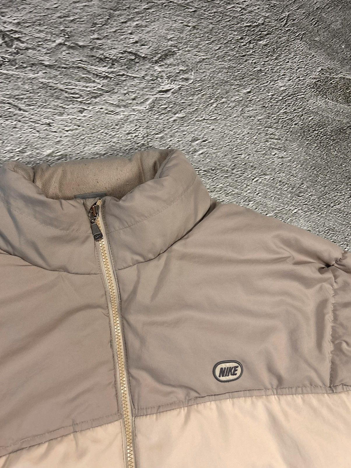 Nike × Vintage Nike puffer jacket vintage beige small logo 2000s Size US XL / EU 56 / 4 - 2 Thumbnail