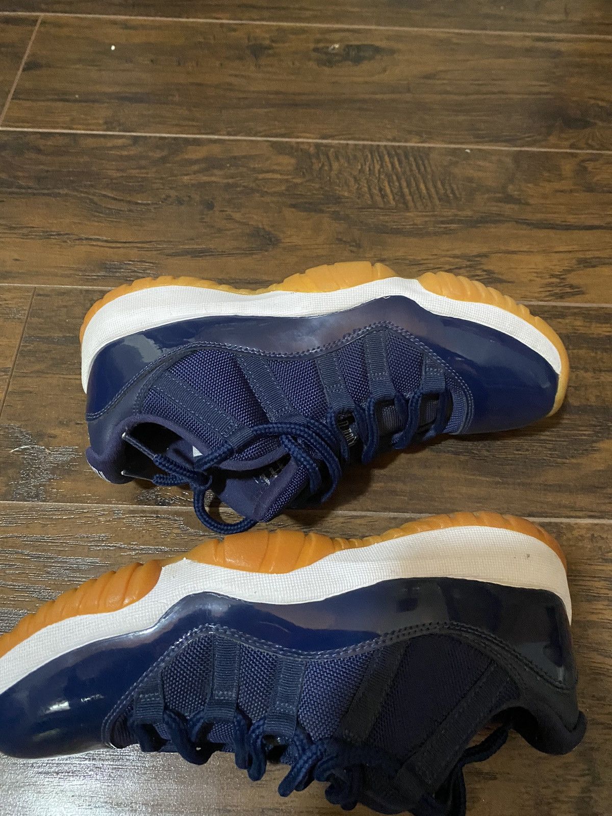 Jordan Brand Jordan 11 navy gum low (2016) Size US 8 / EU 41 - 2 Thumbnail
