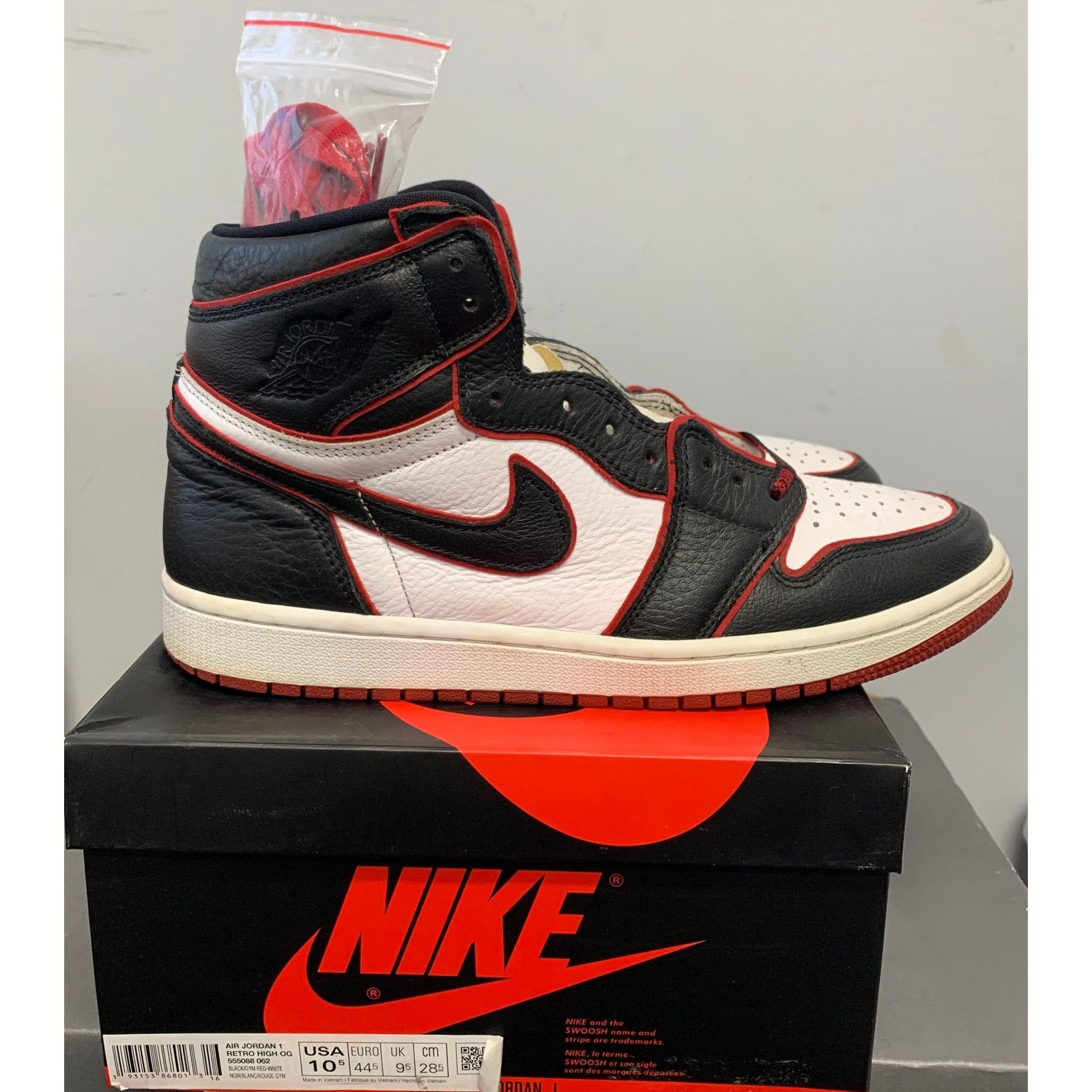 Nike Air Jordan 1 Retro Bloodline Used Size 10.5 SHIPS NOW