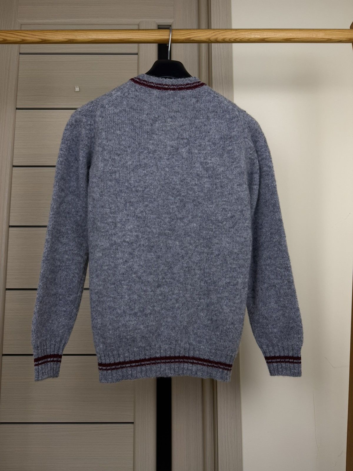 Other Vintage Peter Scott wool gray V sweater size S (37/97) Size US S / EU 44-46 / 1 - 8 Thumbnail