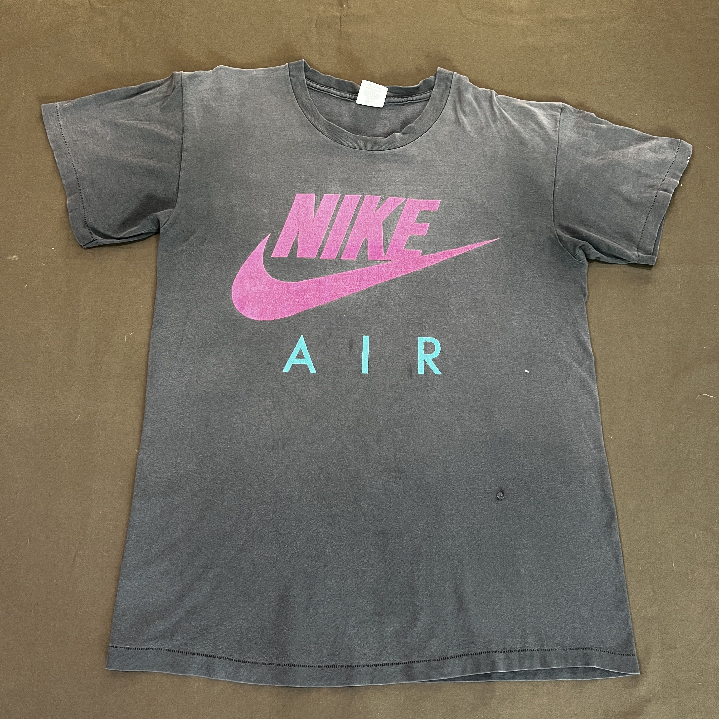 Nike Vintage 90s Nike Air Big Logo Tee Faded Size US M / EU 48-50 / 2 - 1 Thumbnail