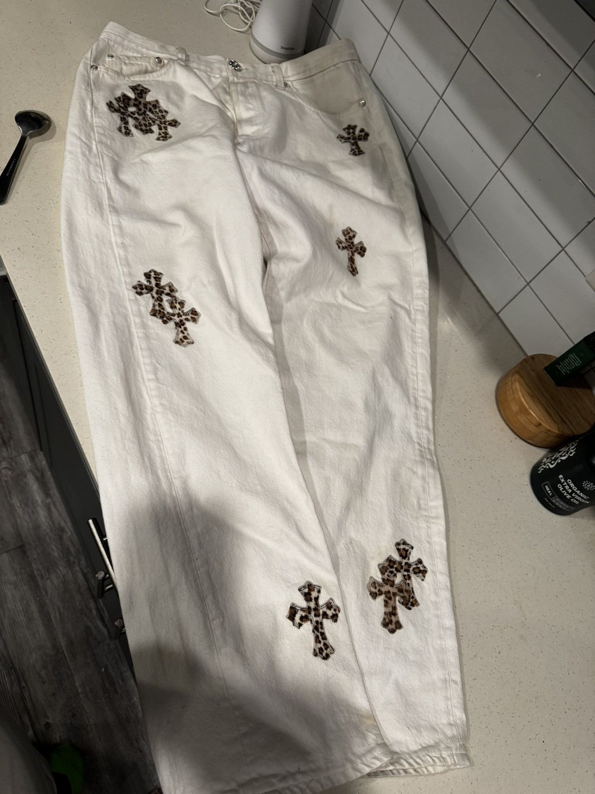 Chrome Hearts Chrome Hearts x Levis - White/ Leopard Cross patch denim Size US 33 - 7 Thumbnail