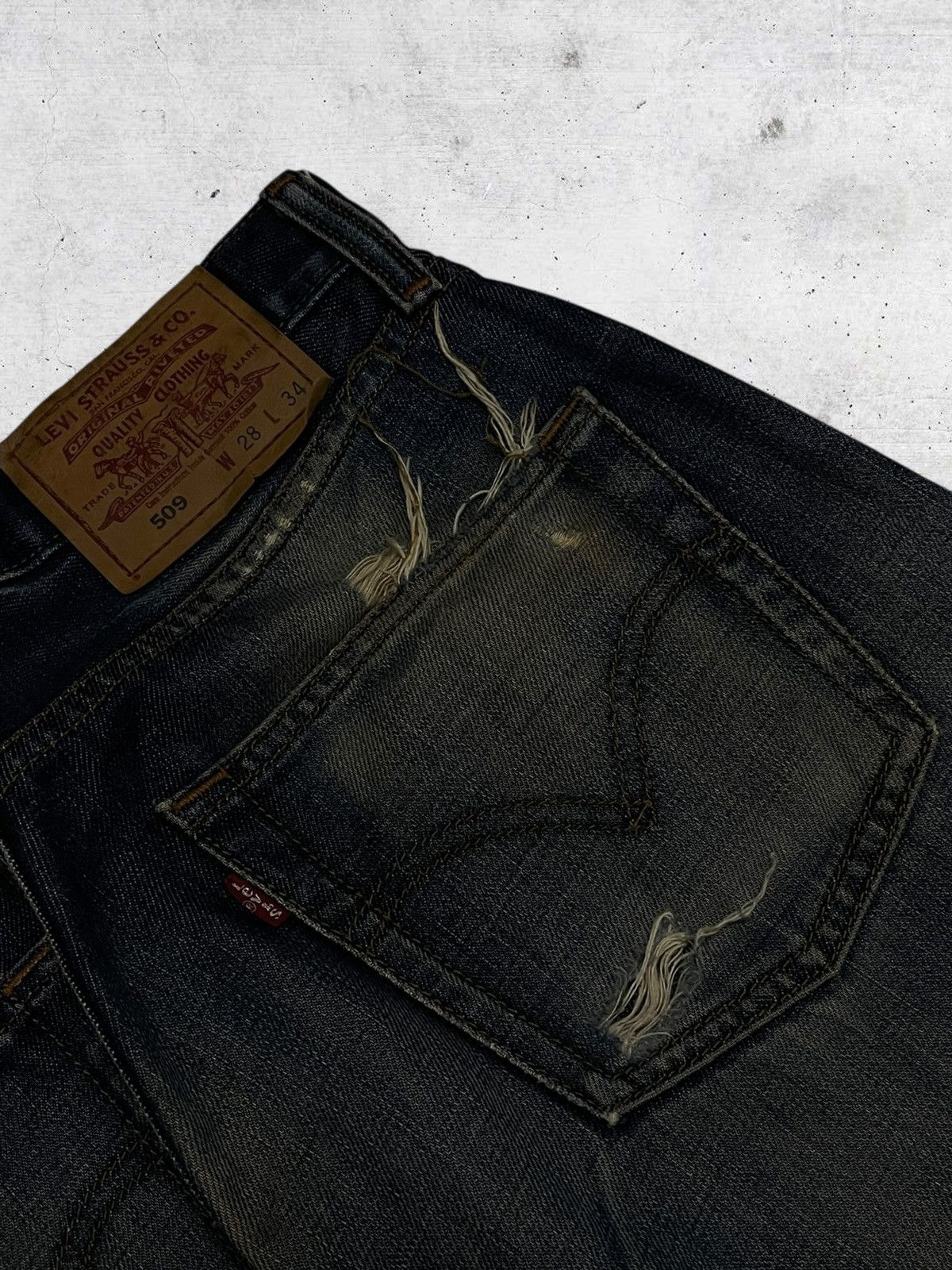 Levi's Vintage Clothing VINTAGE 509 LEVIS USA DESIGNER 90S OLD RIPPED DIRT OG DENIM Size US 27 - 15 Thumbnail