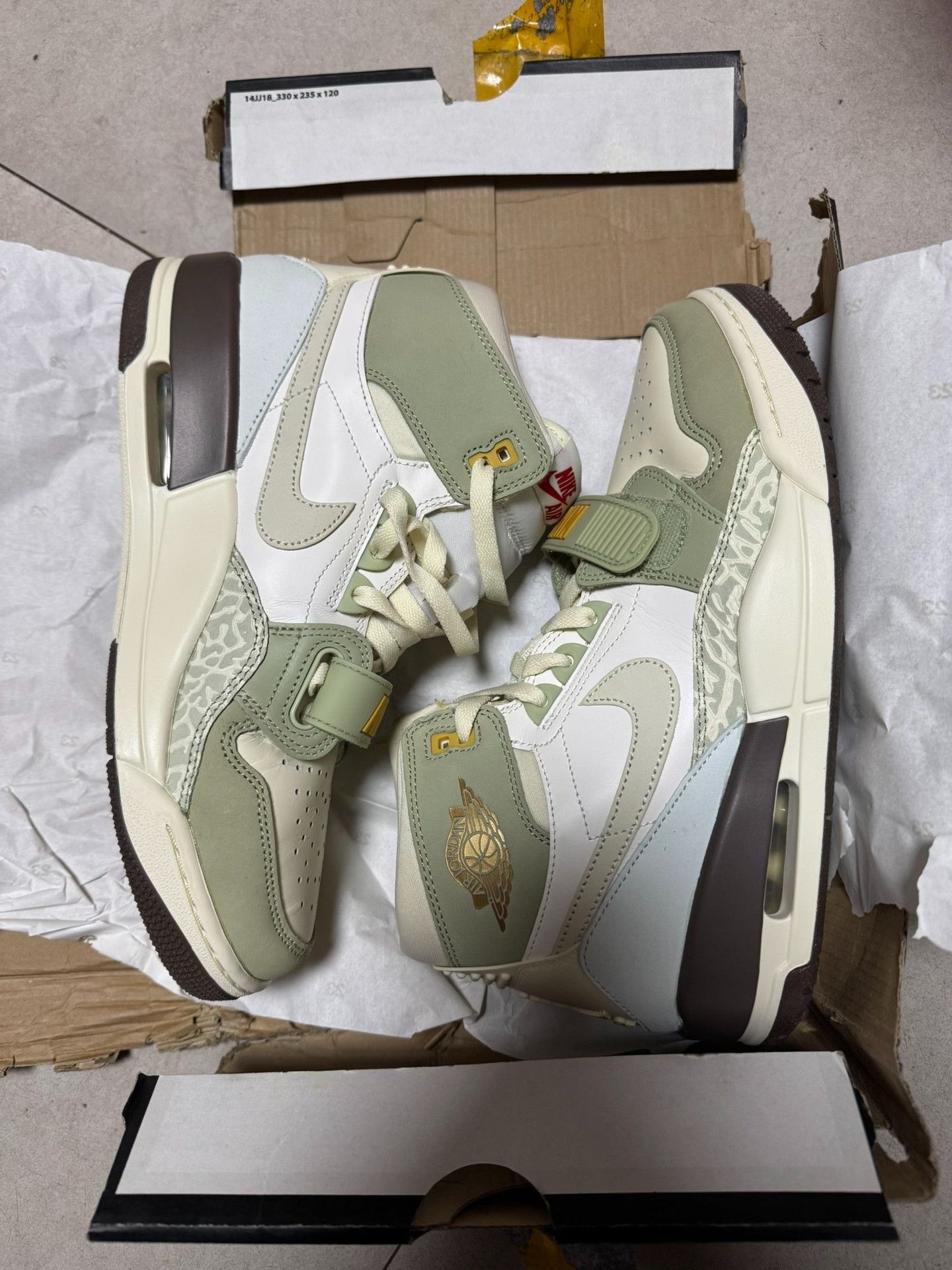 Nike Nike AJ3 Green Lowtop Sneakers 42 Men Size US 9 / EU 42 - 1 Thumbnail
